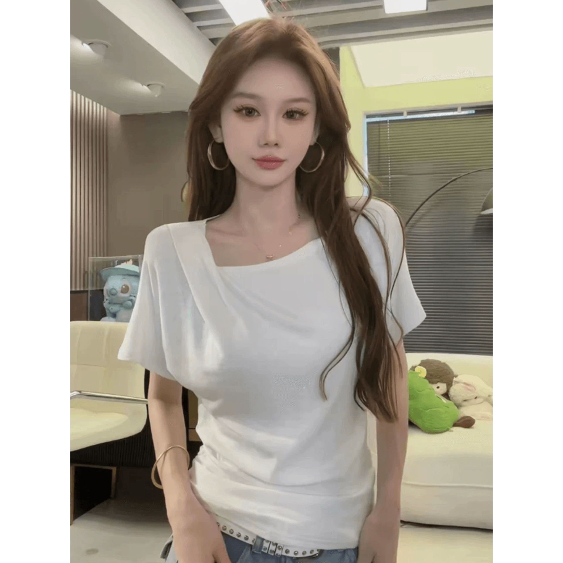 한 부서 단색 불규칙 주름 비스듬한 반팔 티셔츠 여성 2026 여름 새로운 몸매 가꾸기 슬림해 보이는 그레이트 봐. 의류 이미지 5