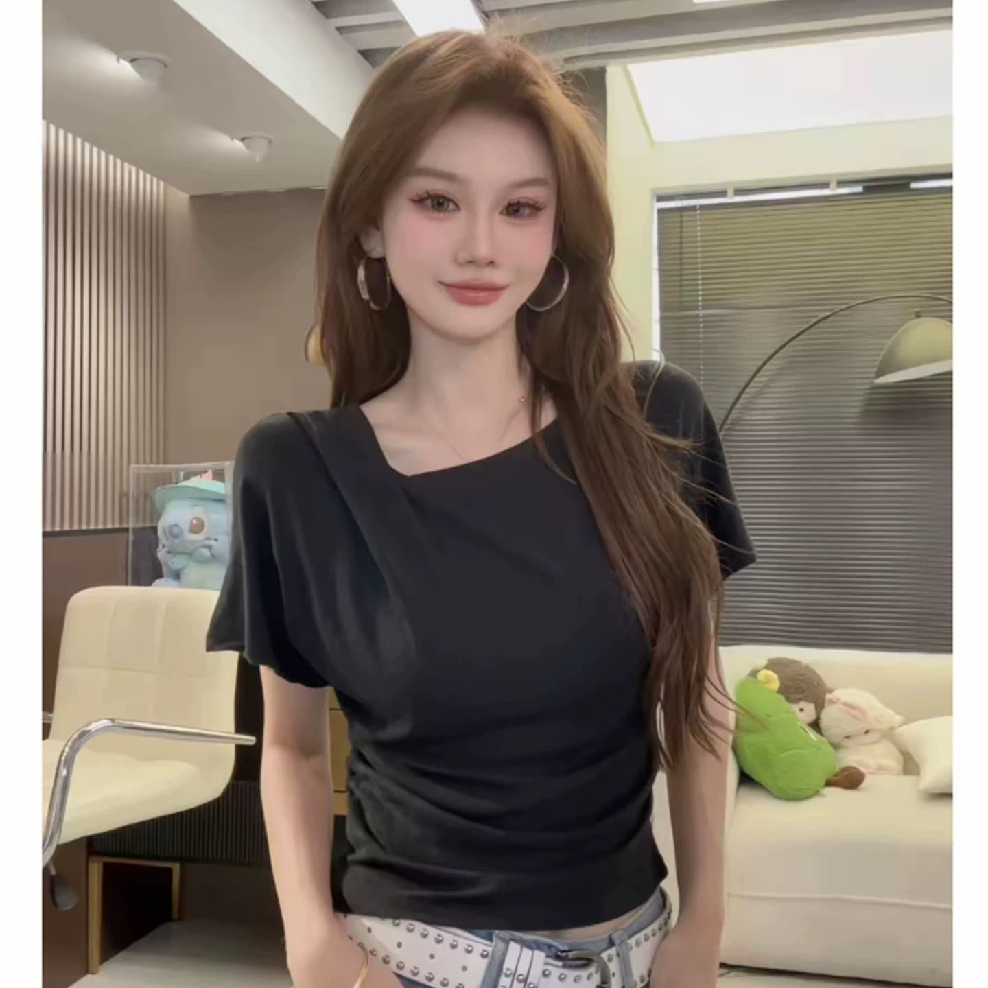 한 부서 단색 불규칙 주름 비스듬한 반팔 티셔츠 여성 2026 여름 새로운 몸매 가꾸기 슬림해 보이는 그레이트 봐. 의류 상세 이미지 4