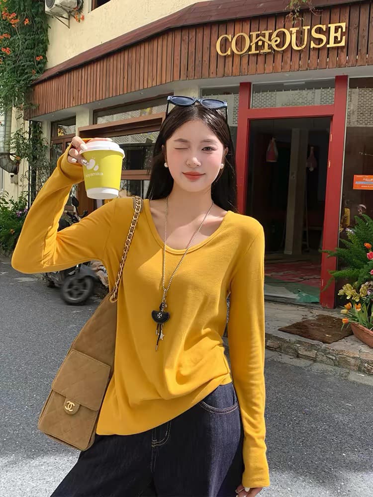 심황 색상 V넥 긍정적 인 어깨 긴팔 티셔츠 여성 2026 이른 봄 새로운 인사이드 가져 가라. 화이트 기본 셔츠 루즈핏 잘 생긴 맨위 상세 이미지 1