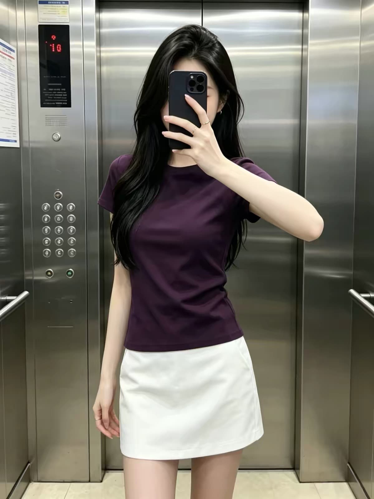 진한 보라색 라운드 넥 긍정적 인 어깨 반팔 티셔츠 여성 의류 2026 여름 새로운 도파민 몸매 가꾸기 슬림해 보이는 얇은 스타일 맨위 상세 이미지 2