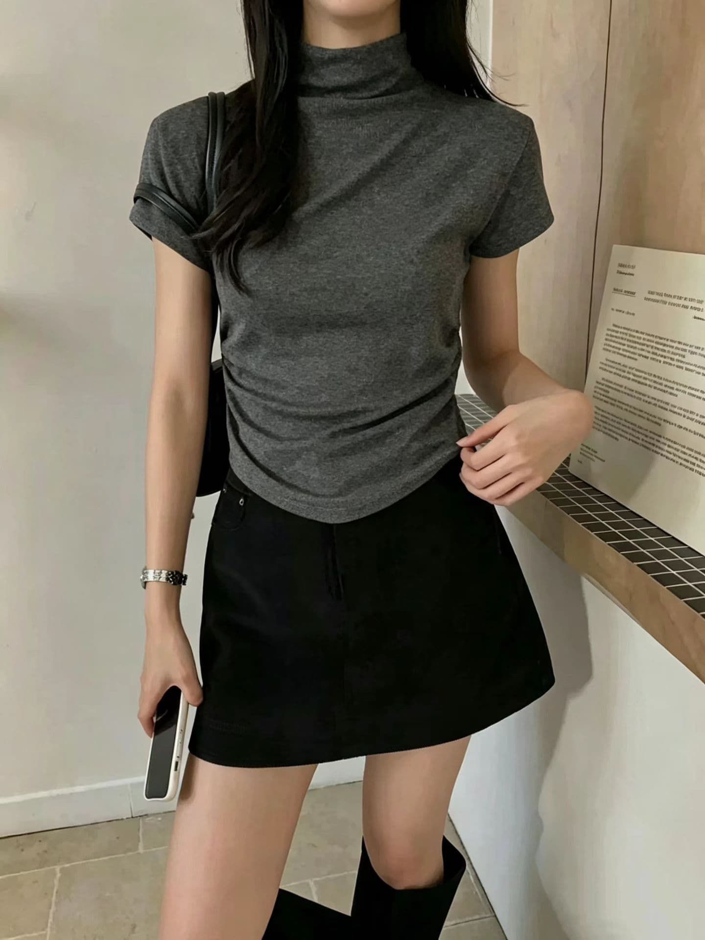 원 희 yuanxi 단색 반하이넥 반팔 티셔츠 여성 작은 대중 측면 주름 몸매 가꾸기 기본 셔츠 맨위 봄 여름 상세 이미지 1