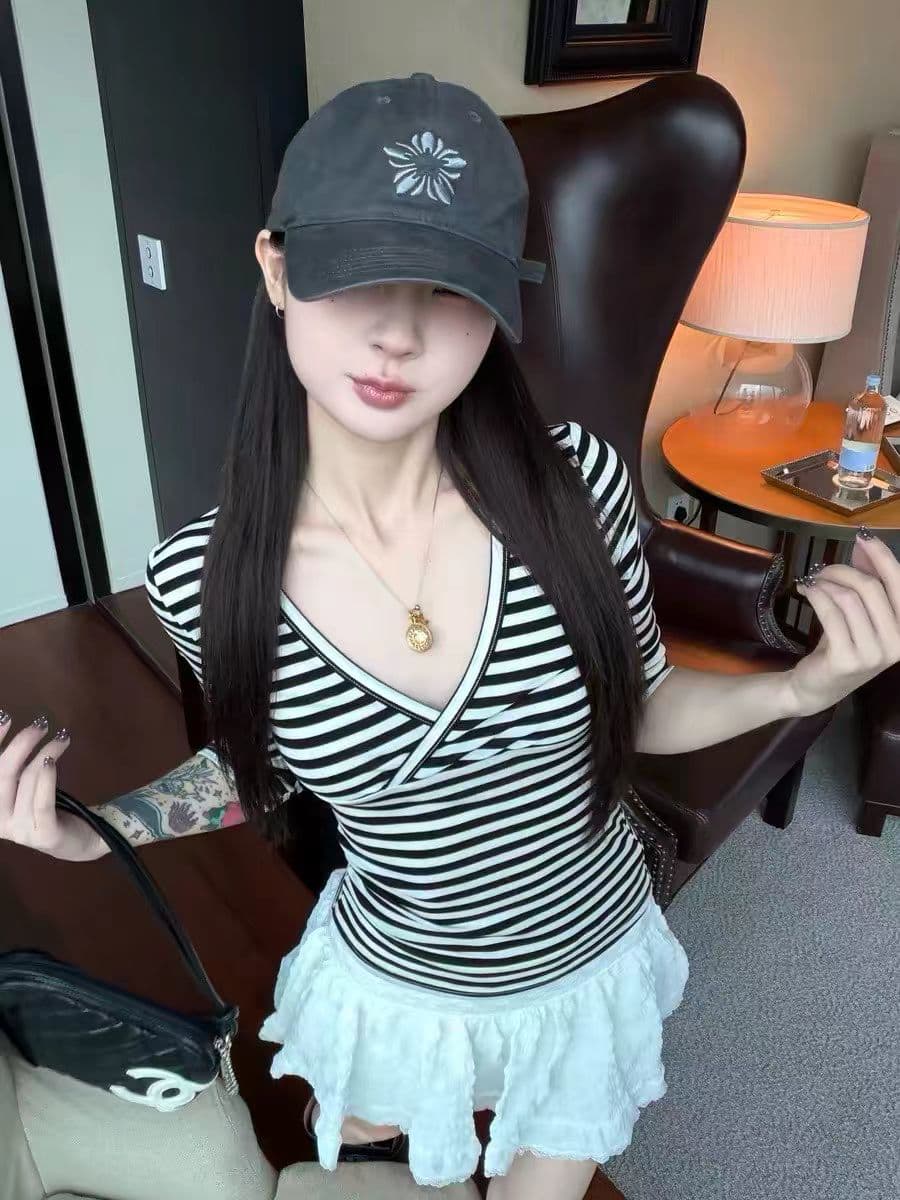 laareetoo 스트라이프 7부 소매 티셔츠 여성 여름 품격 다용도 V넥 디자인 센스 맨위 몸매 가꾸기 슬림해 보이는 상세 이미지 5
