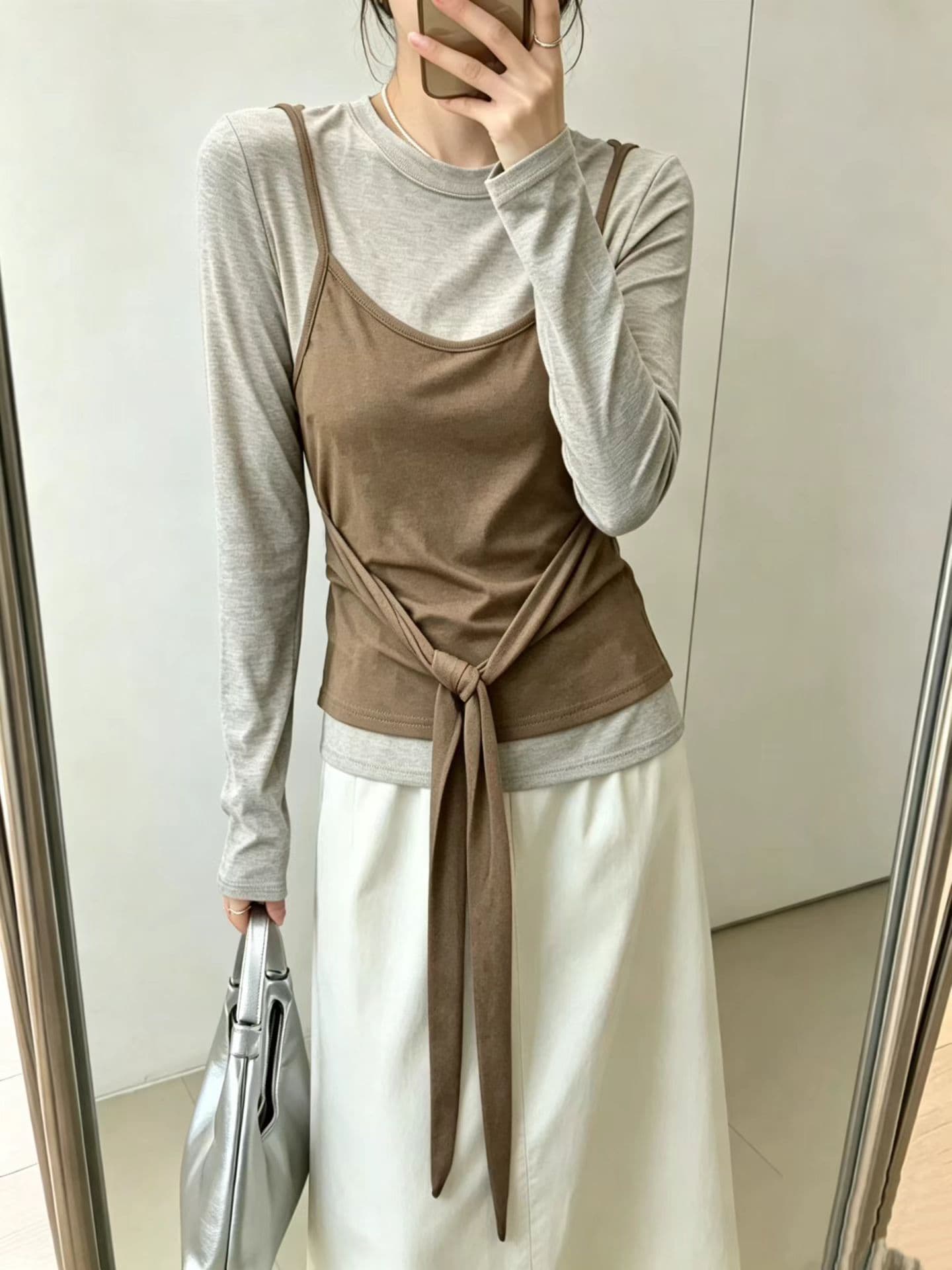 배색 패치워크 페이크 레이어드 긴팔 티셔츠 여성 조기 가을 착용 가져 가라. 디자인 센스 작은 대중 스택 착용 슬립 슬림해 보이는 맨위 상세 이미지 2