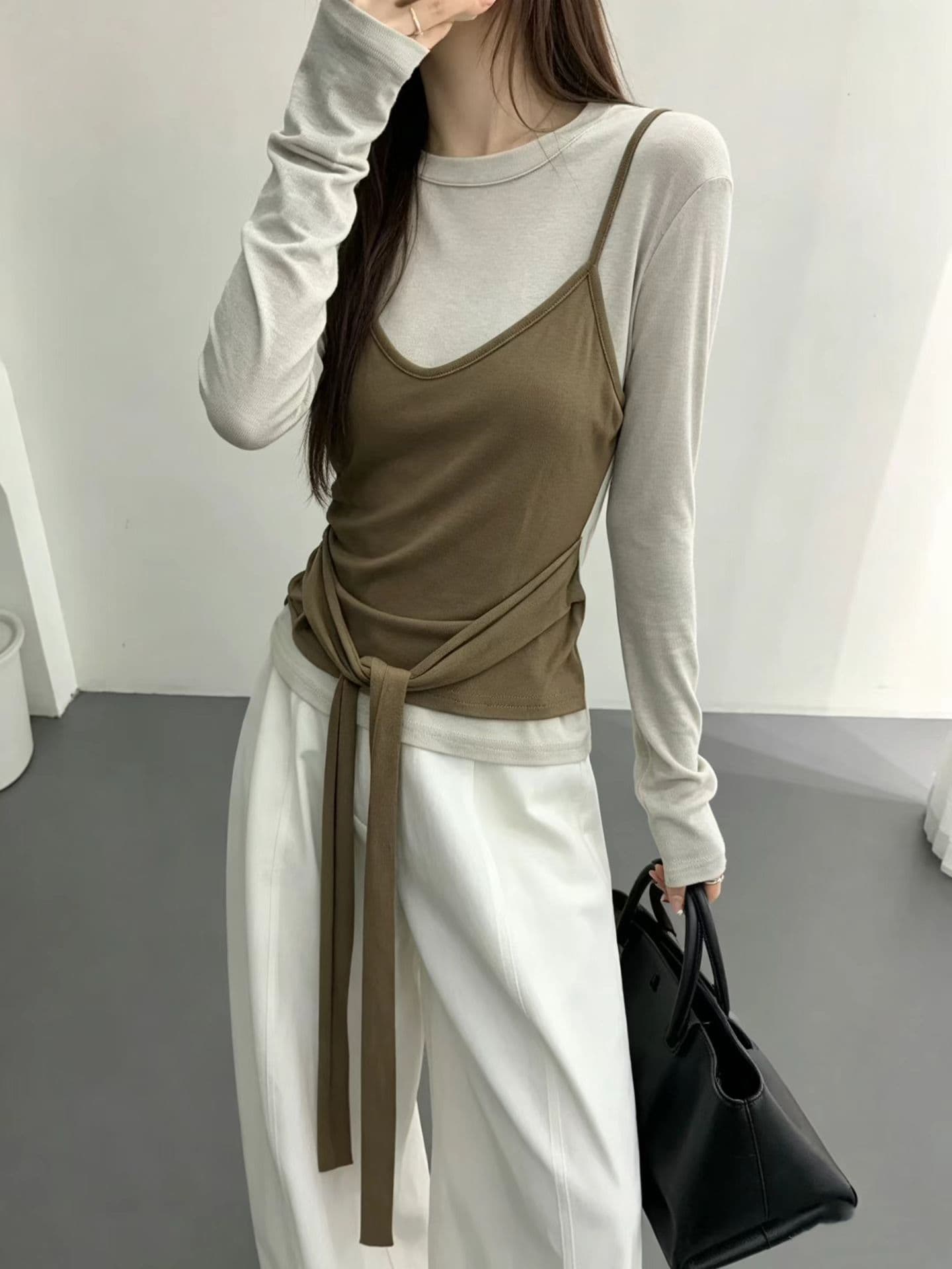 배색 패치워크 페이크 레이어드 긴팔 티셔츠 여성 조기 가을 착용 가져 가라. 디자인 센스 작은 대중 스택 착용 슬립 슬림해 보이는 맨위 상세 이미지 6