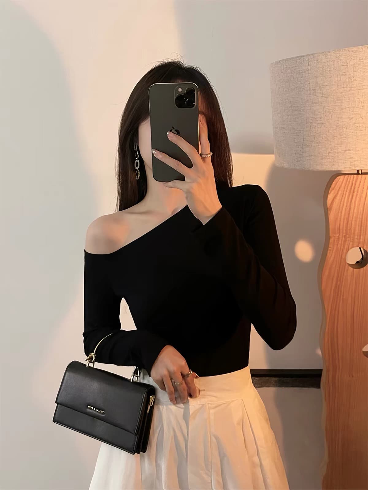 검정색 오프숄더 긴팔 티셔츠 여성 26 새로운 봄 몸매 가꾸기 비스듬한 어깨 섹시함 기본 셔츠 슬림해 보이는 오프숄더 맨위 상세 이미지 4