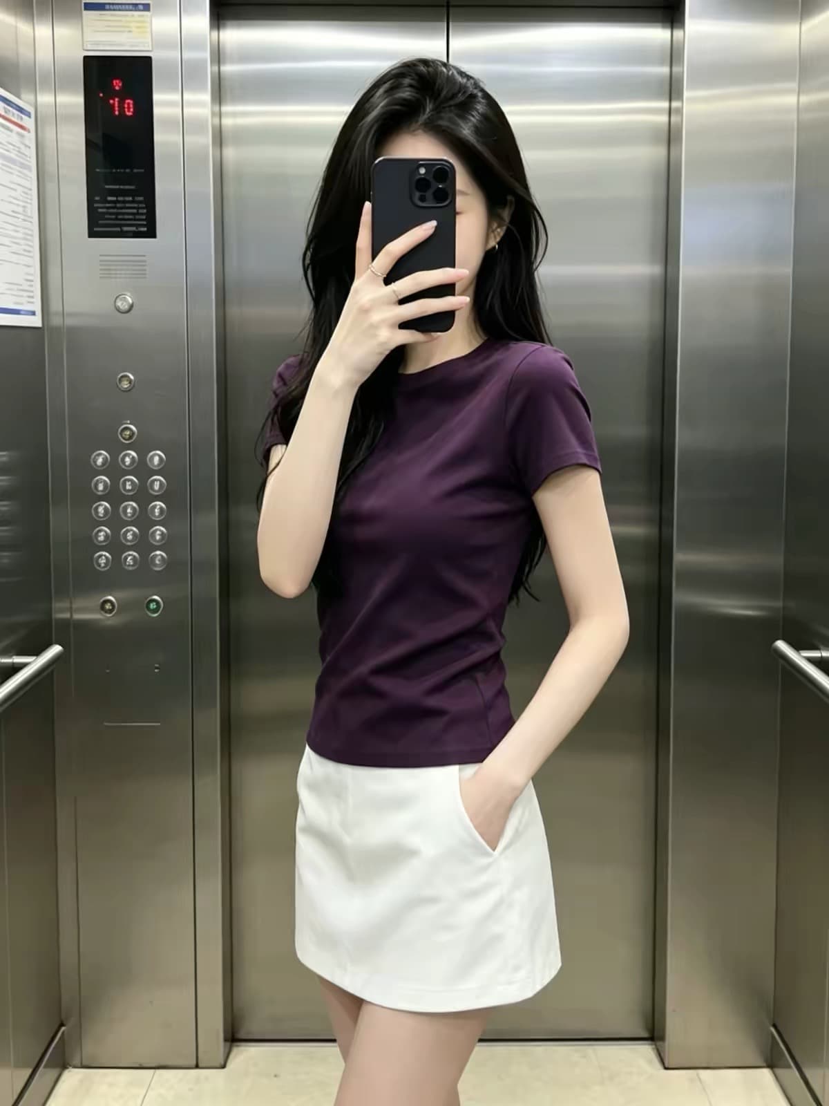 진한 보라색 라운드 넥 긍정적 인 어깨 반팔 티셔츠 여성 의류 2026 여름 새로운 도파민 몸매 가꾸기 슬림해 보이는 얇은 스타일 맨위 상세 이미지 4