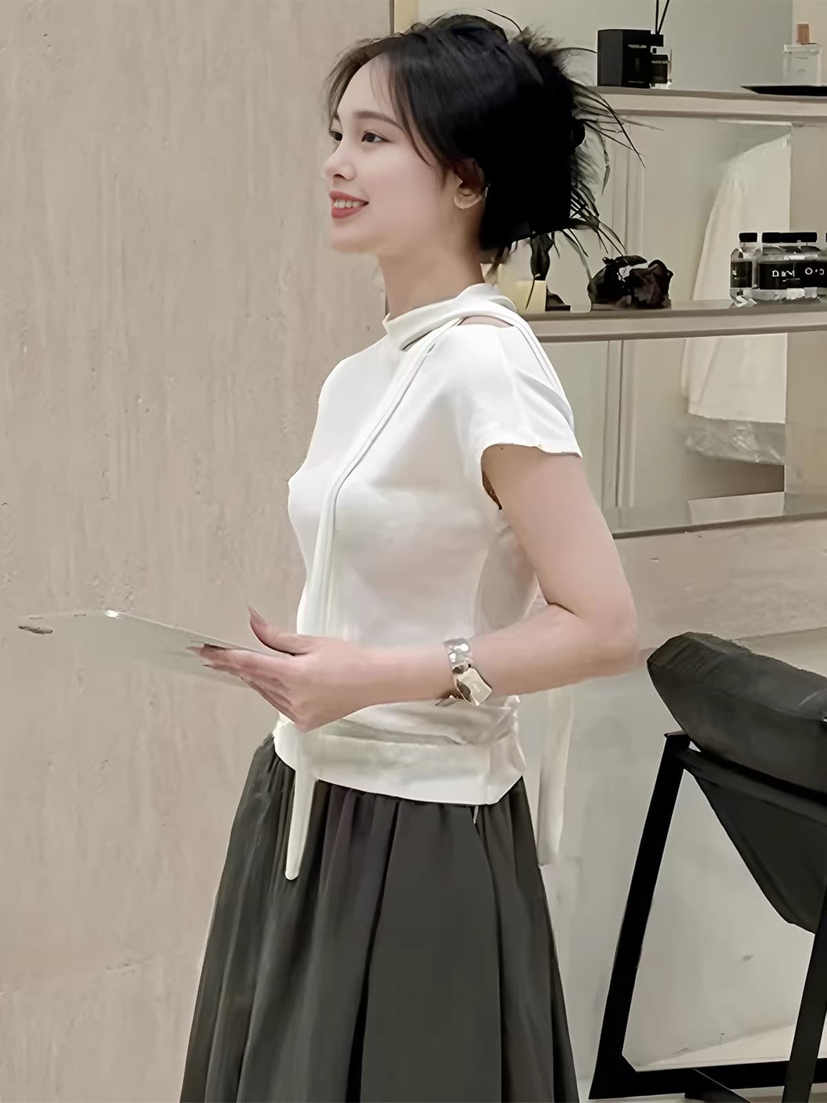 순수한 욕망 오프숄더 화이트 반팔 티셔츠 여성 2026 년 새로운 여름 디자인 센스 작은 대중 고유 한 슈퍼 잘 생긴 맨위 이미지 2