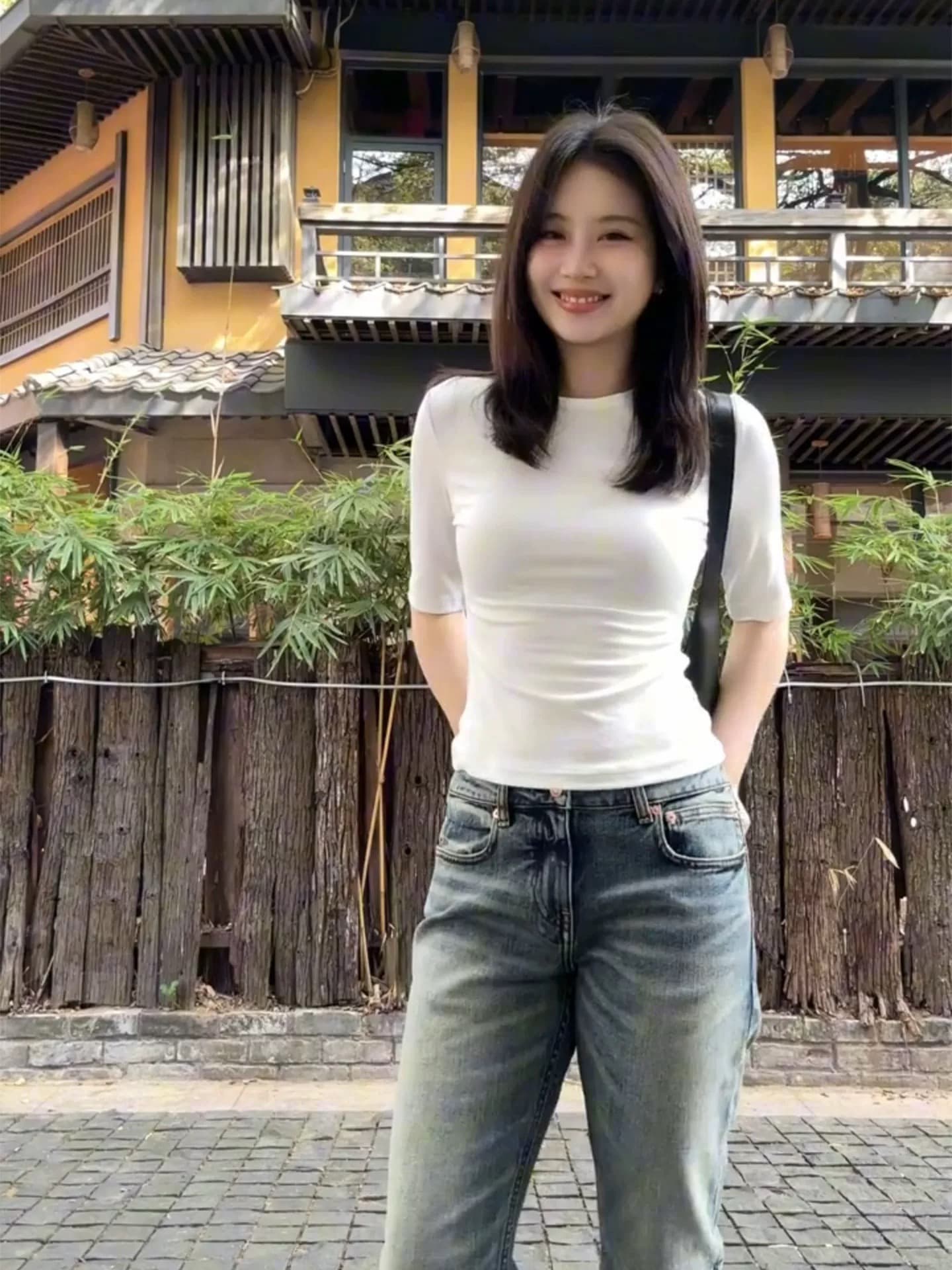 로얄 자매 높음 지혜 센스 티셔츠 여성 화이트 5 점 소매 만나는 맨위 여름 몸매 가꾸기 감기 바람 핫걸 품격 중간 소매 상세 이미지 2