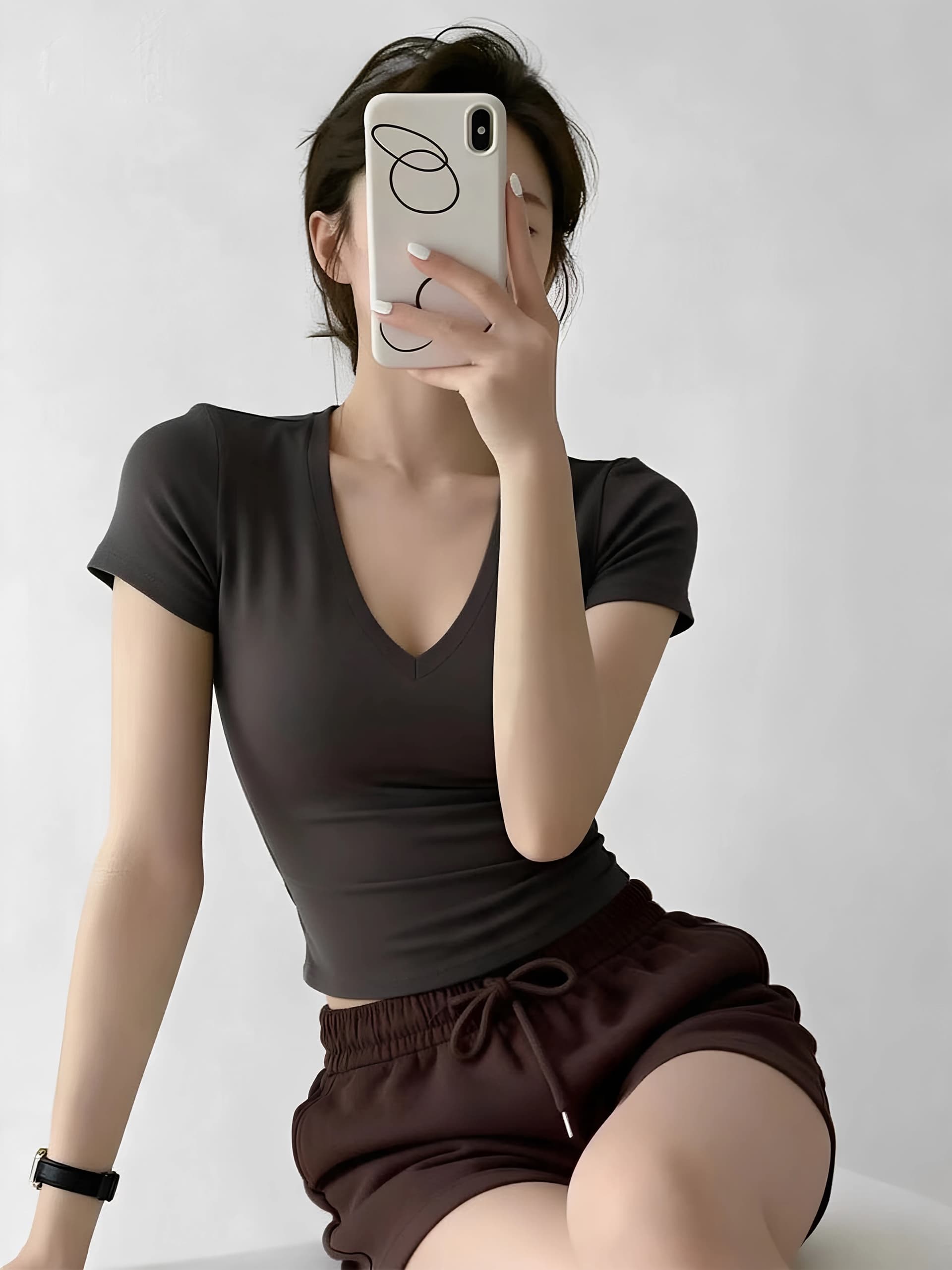 검정색 V넥 아메리칸 핫걸 긍정적 인 어깨 반팔 티셔츠 여성 여름 고급 센스 미니멀리즘 얇은 스타일 몸매 가꾸기 슬림해 보이는 인사이드 잡아라. 의류 상세 이미지 5