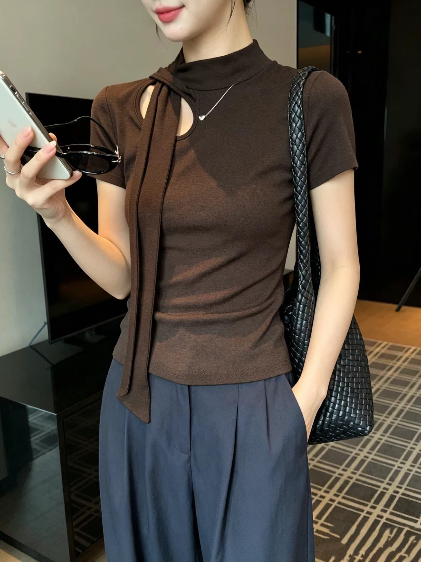 핫걸 고유 한 아름다운 레이스업 꼬집기 허리 반팔 티셔츠 여름 순수한 욕망 바람 비스듬한 칼라 몸매 가꾸기 디자인 센스 회색 만나는 이미지 2