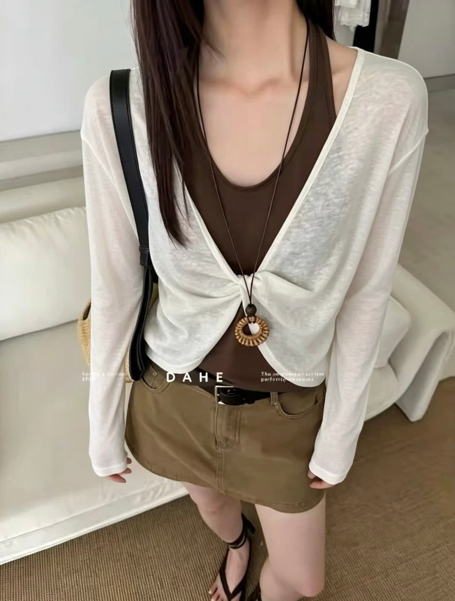 한국 스타일 2026 패션 페이크 레이어드 행침 목 비틀림 긴팔 티셔츠 여성 가을 디자인 센스 몸매 가꾸기 슬림해 보이는 맨위 여성