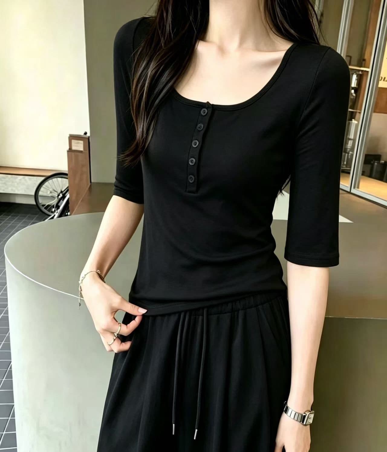 화이트 u 칼라 단추 긍정적 인 어깨 몸매 가꾸기 중간 소매 맨위 여성 여름 디자인 센스 순수한 욕망 핫걸 5 점 반팔 티셔츠 여성 이미지 2