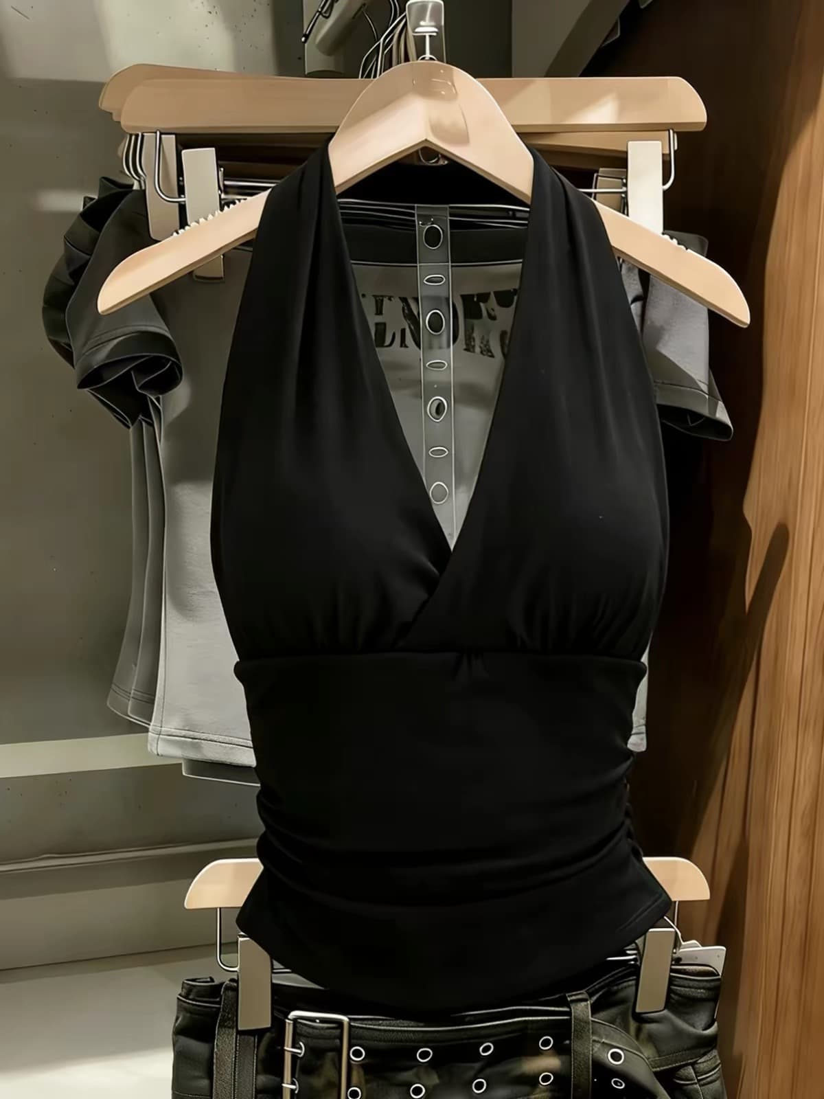 패션 익스트림 제인 바람 화이트 V넥 행침 목 벨트 가슴 패드 조끼 여성 여름 새로운 디자인 센스 몸매 가꾸기 슬림해 보이는 맨위 이미지 2