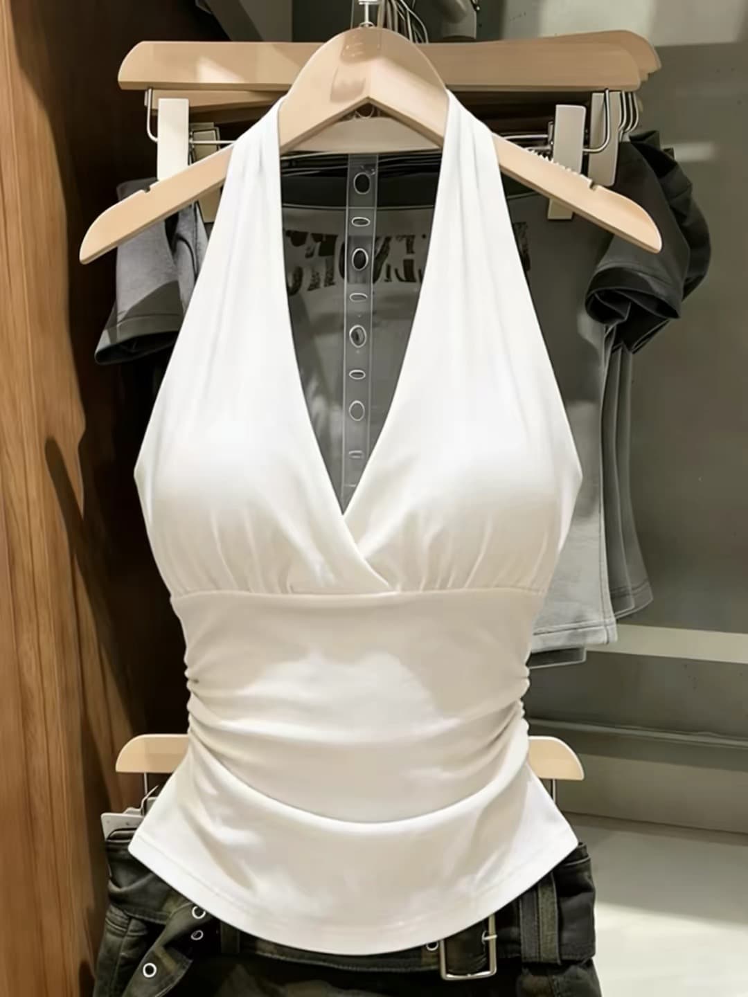 패션 익스트림 제인 바람 화이트 V넥 행침 목 벨트 가슴 패드 조끼 여성 여름 새로운 디자인 센스 몸매 가꾸기 슬림해 보이는 맨위 상세 이미지 1