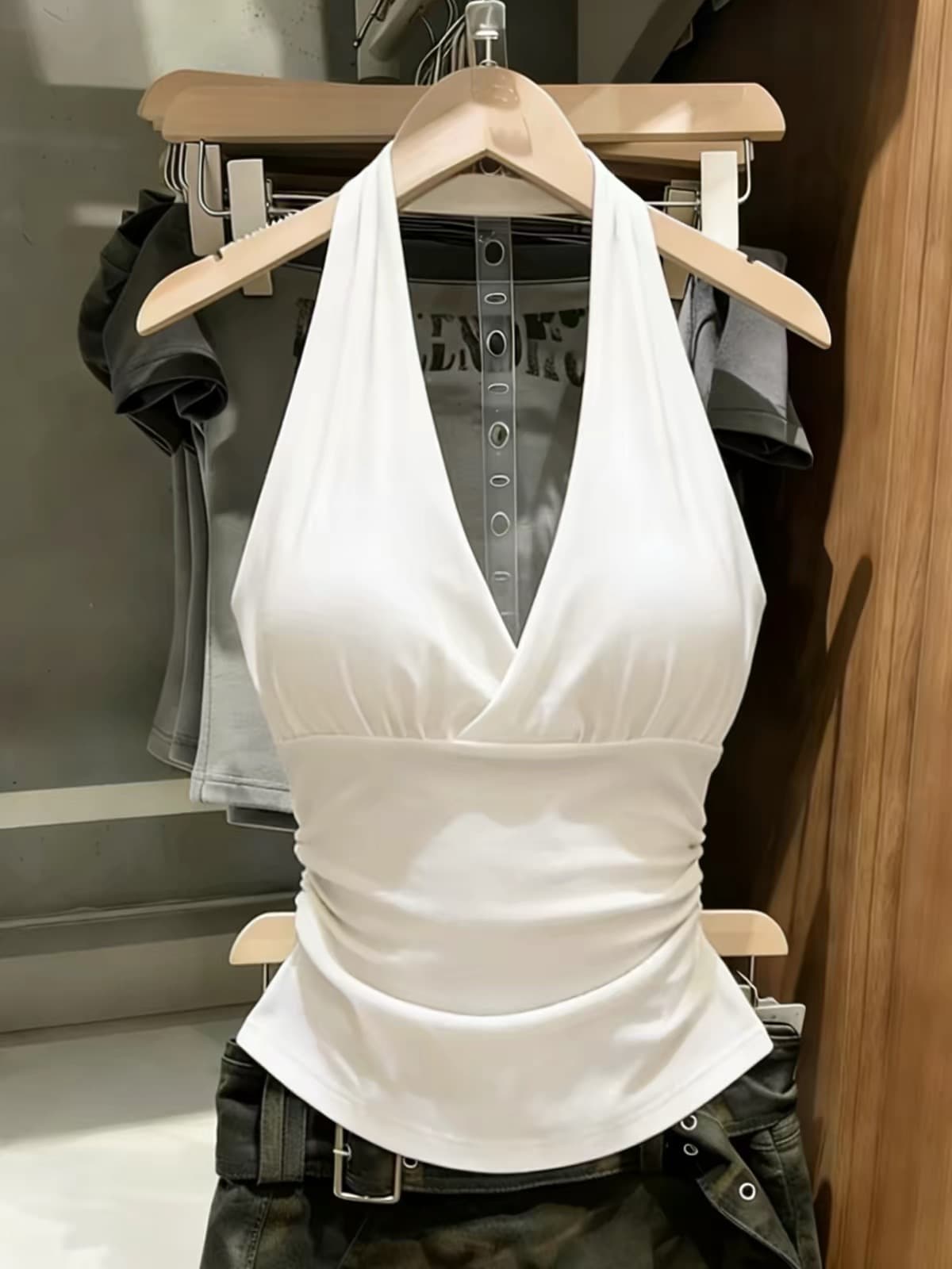 패션 익스트림 제인 바람 화이트 V넥 행침 목 벨트 가슴 패드 조끼 여성 여름 새로운 디자인 센스 몸매 가꾸기 슬림해 보이는 맨위 상세 이미지 5