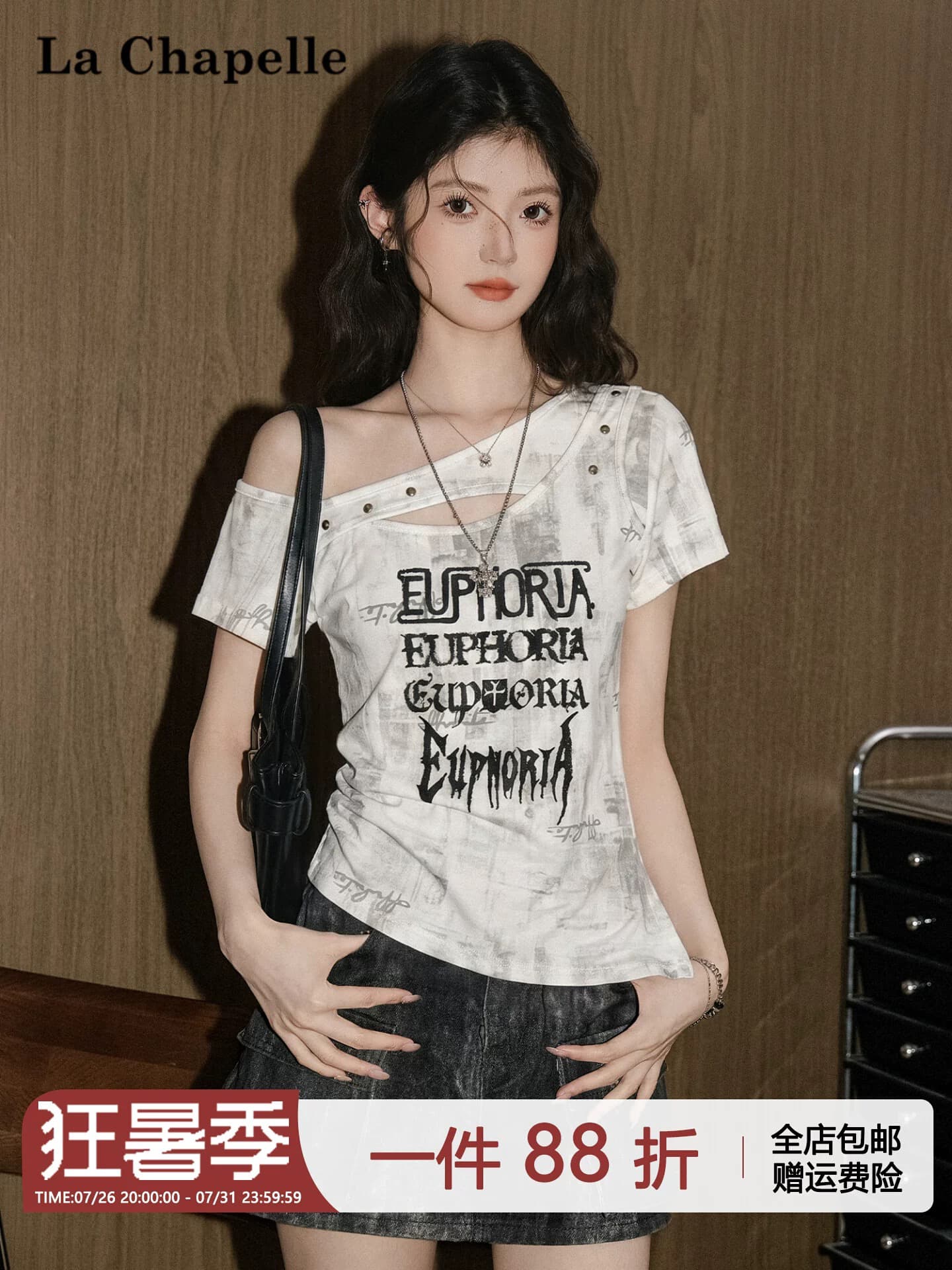 아메리칸 핫걸 디자인 센스 반팔 티셔츠 여성 2026 여름 새로운 낙서 홀로우 아웃 품격 맨위