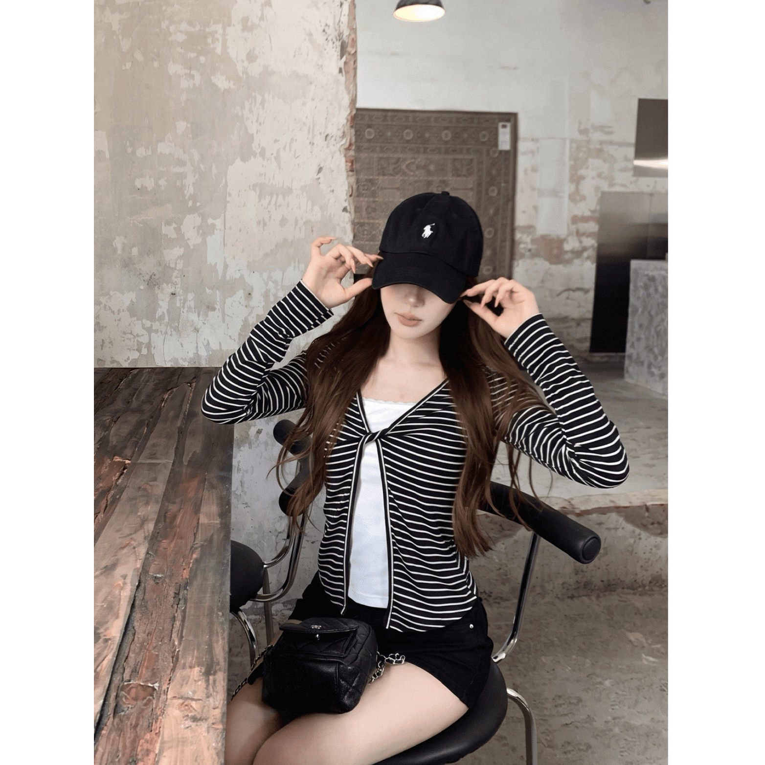 송 긍정적 인 En 흰색 배경 블랙 스트라이프 페이크 레이어드 긴팔 티셔츠 여성 가을 한 부서 몸매 가꾸기 고급 슬림해 보이는 쇼트 스타일 맨위 이미지 5