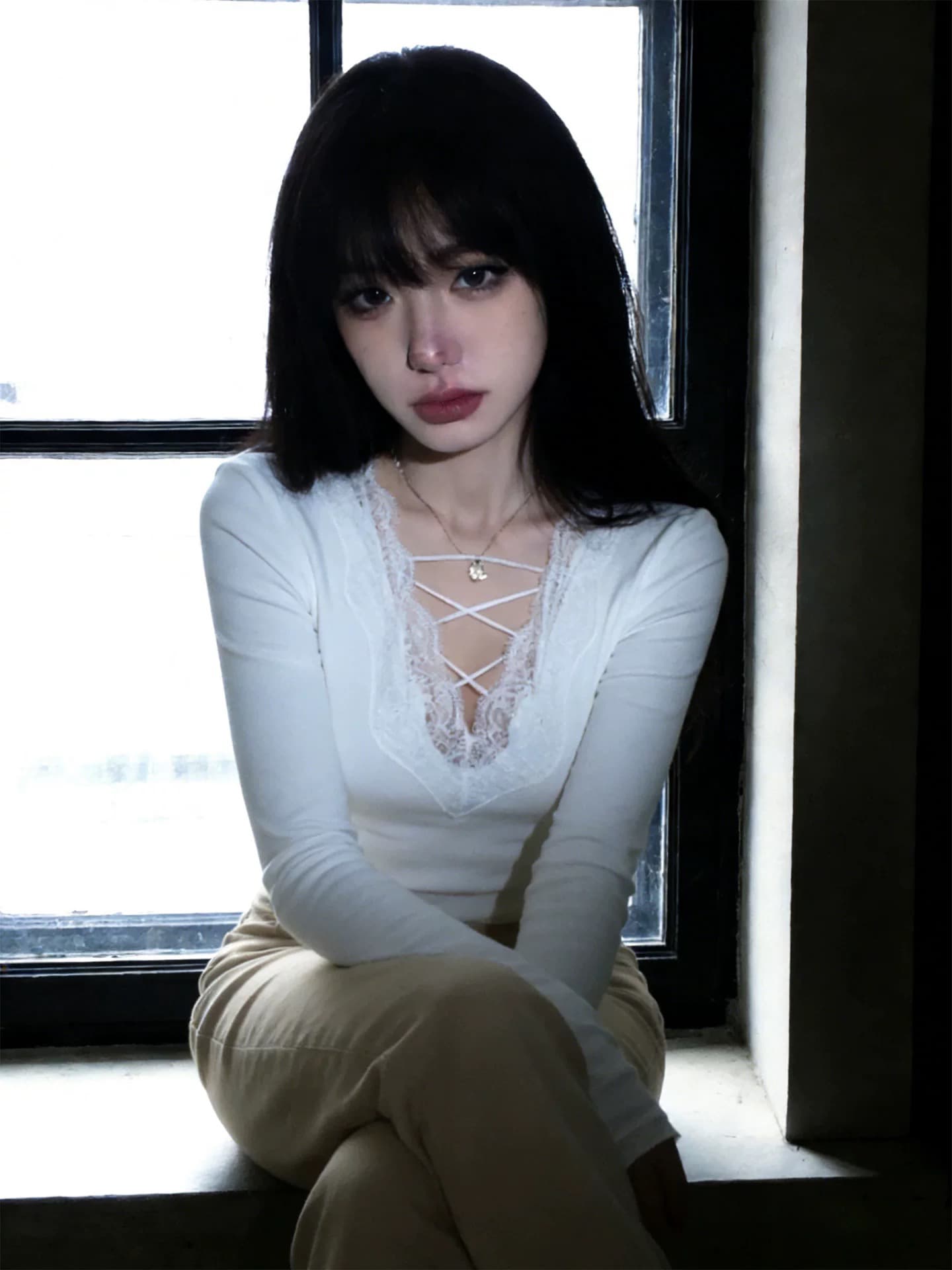 onetwo 순수한 욕망 바람 홀로우 아웃 레이스 조각 V넥 긴팔 티셔츠 여성 허리 수축 몸매 가꾸기 슬림해 보이는 기본 셔츠 맨위 이미지 3