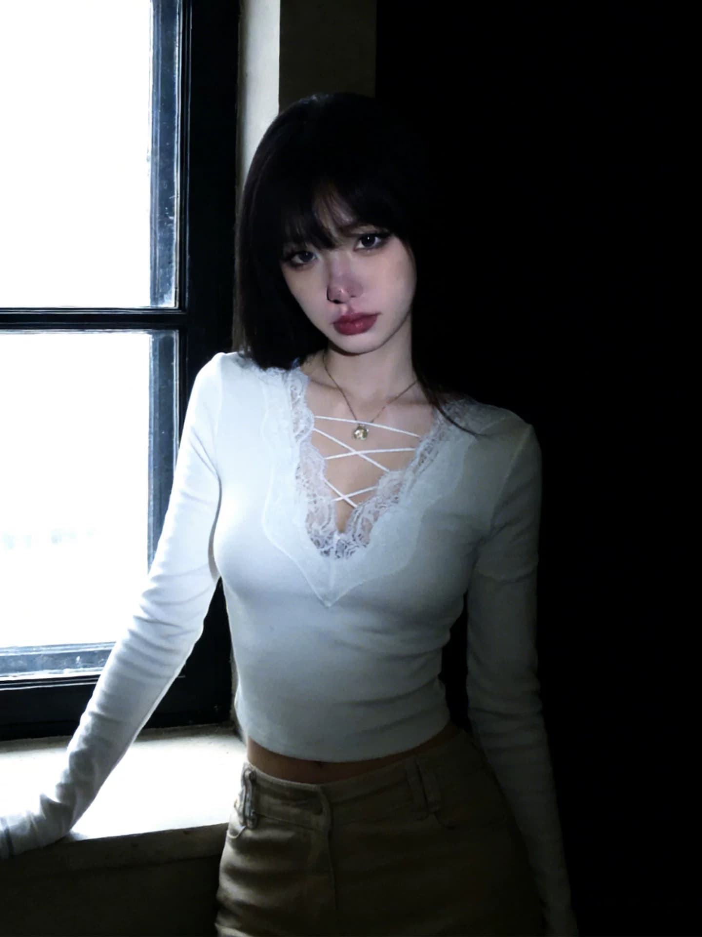 onetwo 순수한 욕망 바람 홀로우 아웃 레이스 조각 V넥 긴팔 티셔츠 여성 허리 수축 몸매 가꾸기 슬림해 보이는 기본 셔츠 맨위 상세 이미지 5