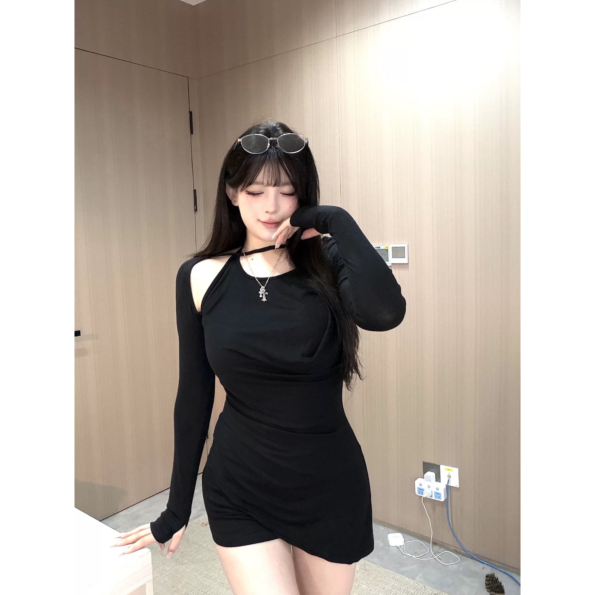 작은 심장 기계 발굴하다 어깨 홀로우 아웃 행침 목 맨위 여성 이슬 수단 긴팔 이른 가을 새로운 불규칙 밑단 중간 길이 티셔츠 이미지 5