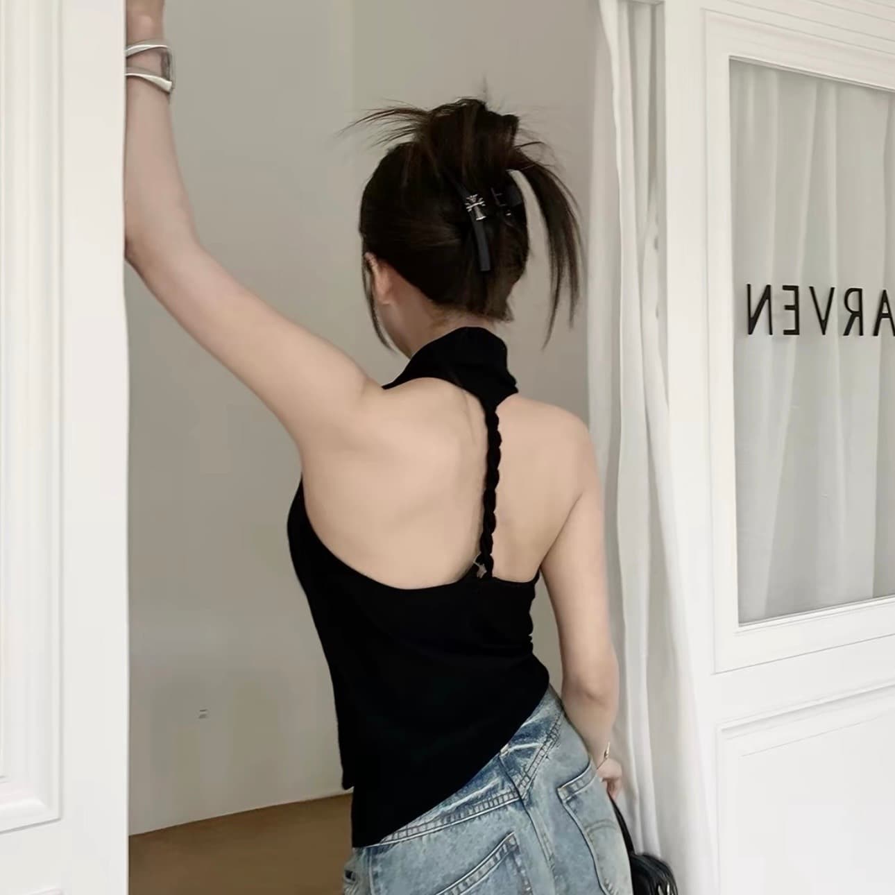 핫걸 섹시함 백리스 행침 목 작은 조끼 여성 여름 외출용 2025 새로운 순수한 욕망 흔들다 칼라 민소매 맨위 쇼트 스타일 이미지 5
