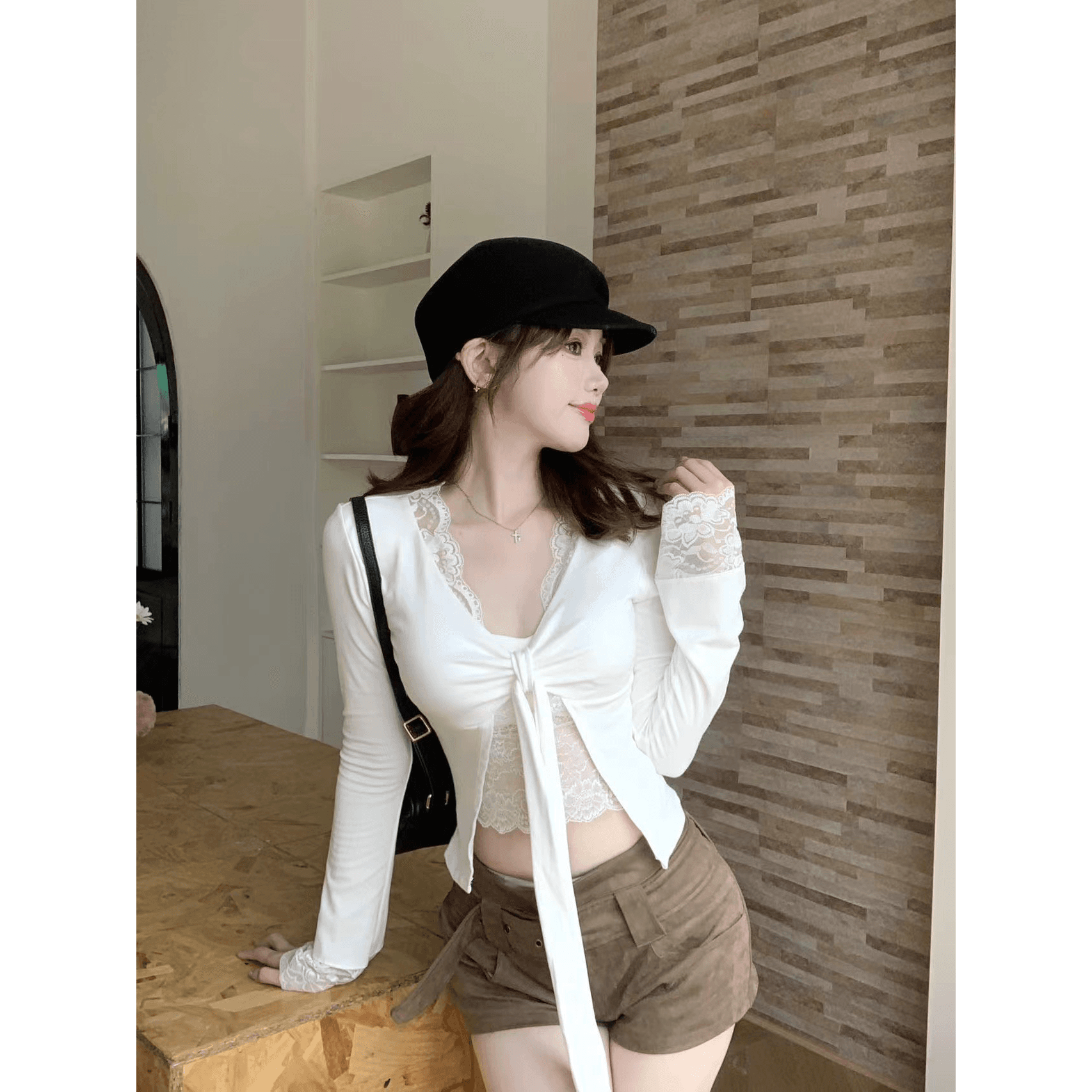 V넥 레이스 조각 레이스업 긴팔 맨위 여성 봄 가을 순수한 욕망 나팔 소매 몸매 가꾸기 홀로우 아웃 슬림해 보이는 만나는 작은 셔츠 이미지 5