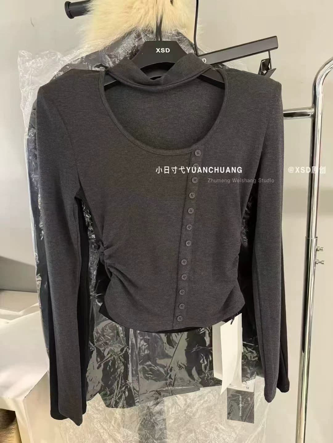품격 핫걸 맨위 봄 가을 새로운 섹시함 순수한 욕망 슬림해 보이는 u 칼라 행침 목 티셔츠 디자인 센스 인사이드 가져 가라. 기본 셔츠 상세 이미지 2