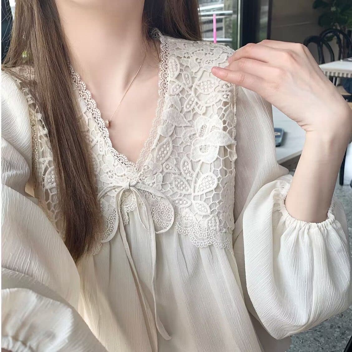 새로운 슈퍼 요정 소녀 센스 작은 대중 레이스 업 셔츠 긴팔 V넥 레이스 쉬폰 프랑스식 벌룬 소매 맨위