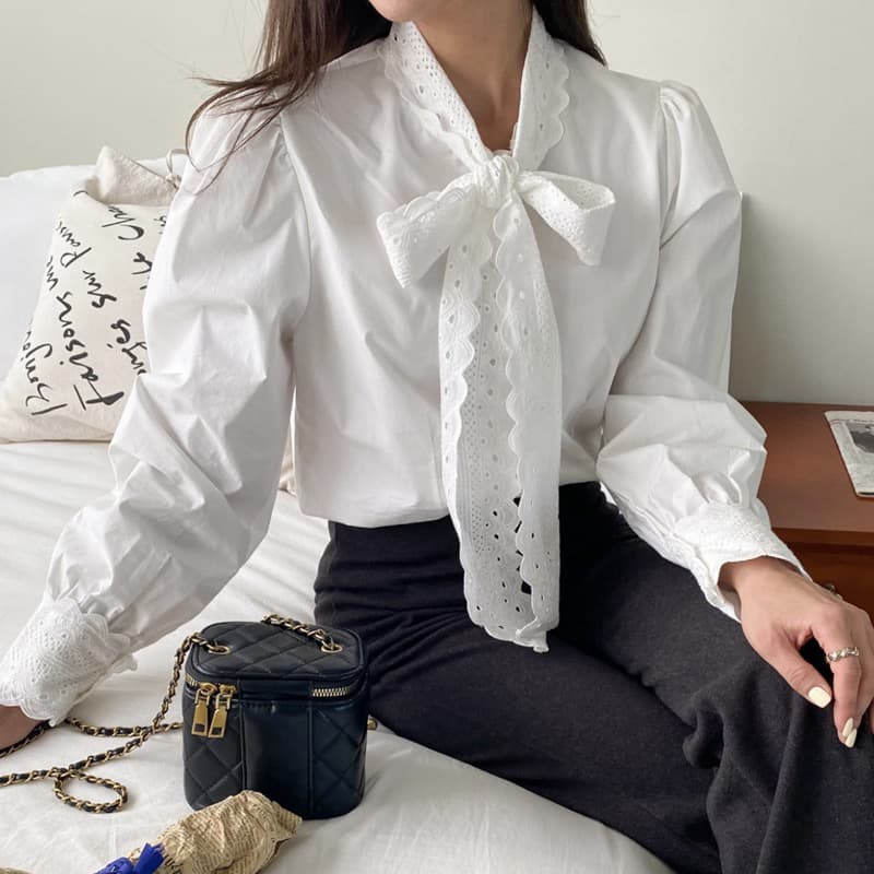 가을 고유 한 Chic 나비 매듭 레이스 업 셔츠 여성 의류 디자인 센스 작은 대중 품격 긴팔 셔츠 여성 상세 이미지 6
