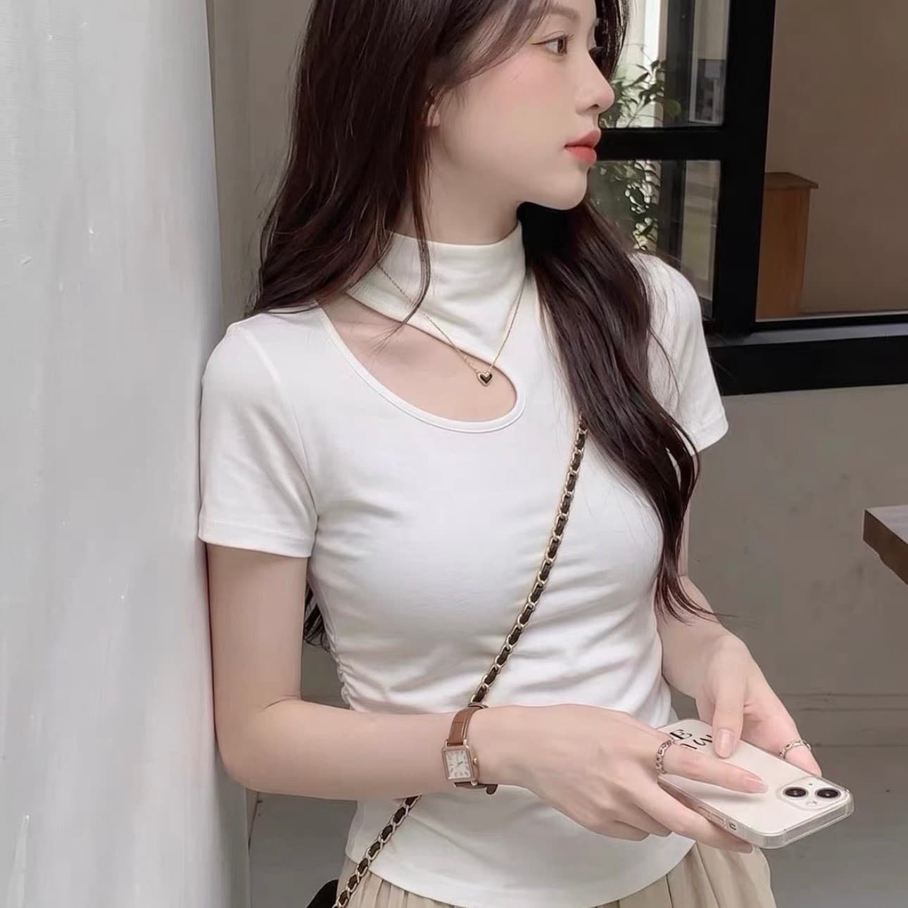 반하이넥 반팔 티셔츠 여성 2026 새로운 홀로우 아웃 작은 대중 디자인 센스 인사이드 가져 가라. 몸매 가꾸기 슬림해 보이는 허리 수축 맨위 트렌디 이미지 5