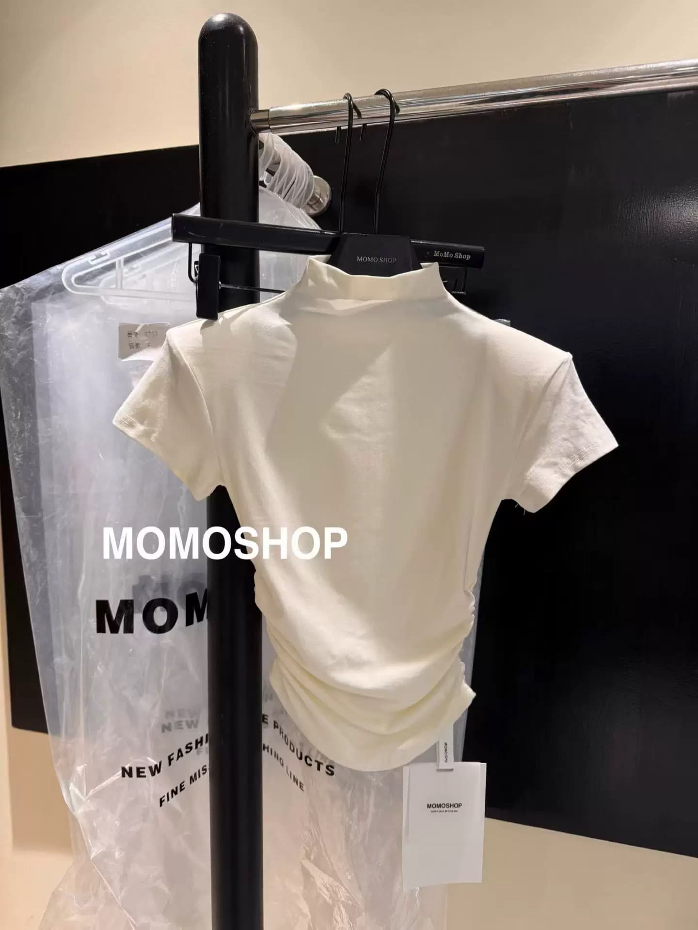 momo 출퇴근 바람 반하이넥 반팔 티셔츠 여성 2026 이른 가을 어깨 패드 몸매 가꾸기 기본 셔츠 주름 허리 수축 맨위 이미지 3