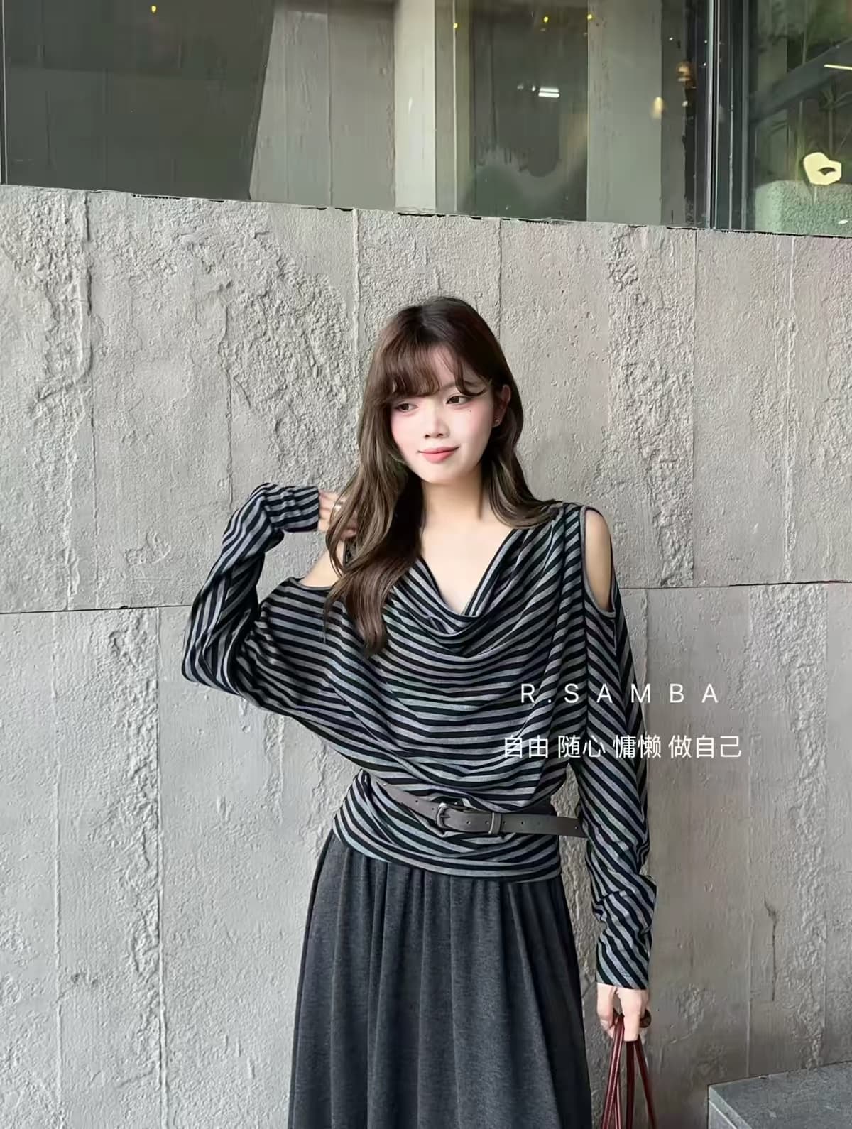 한국 스타일 여름 새로운 작은 대중 미니멀리즘 품격 긴팔 티셔츠 패션 다용도 오프숄더 프로 피부 통기성 맨위 여성 상세 이미지 4