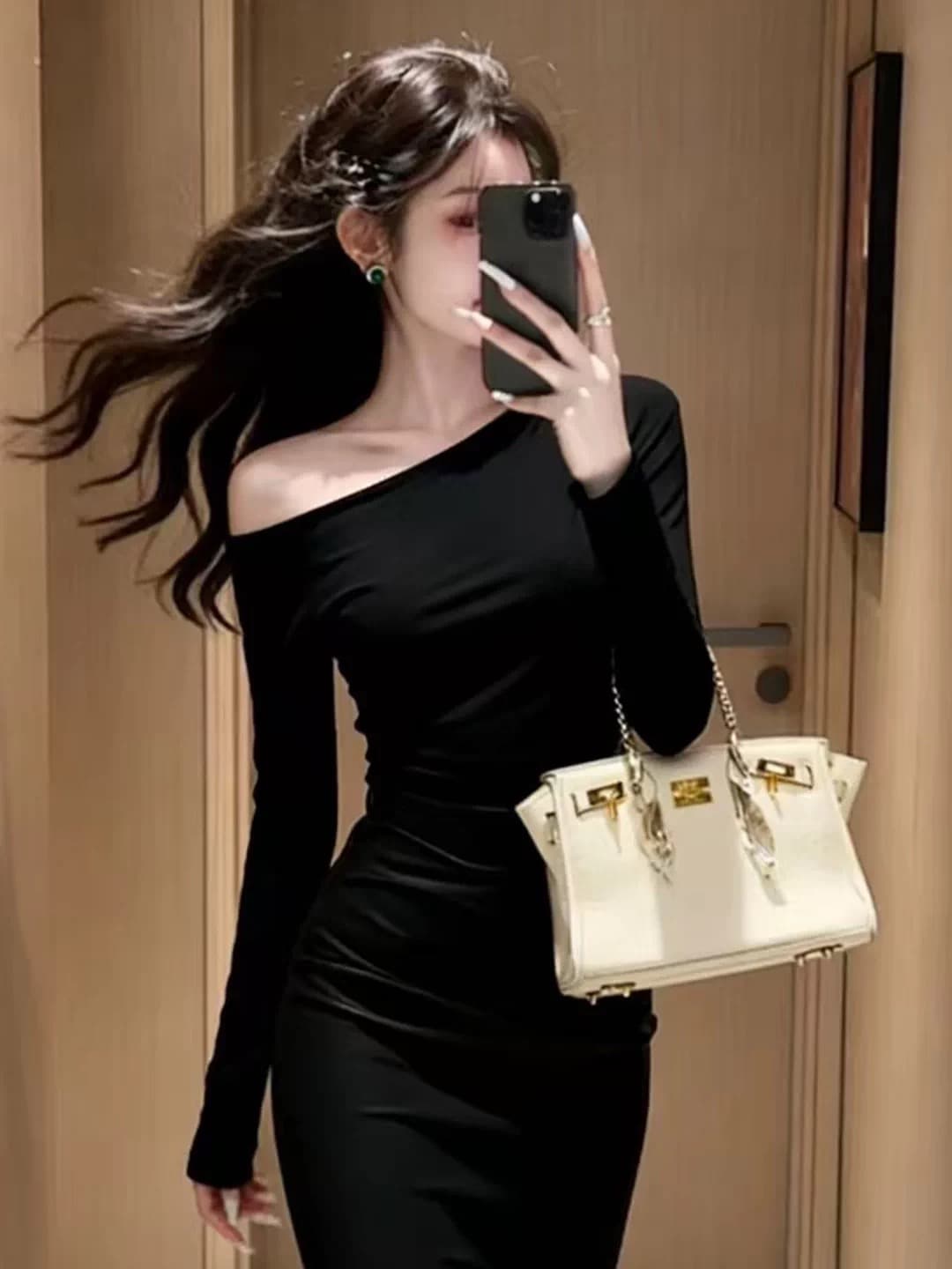 빛 요리 한 검정색 비스듬한 어깨 긴팔 작은 대중 디자인 센스 품격 맨위 몸매 가꾸기 디스플레이 몸 품격 기본 셔츠 오프숄더 상세 이미지 2