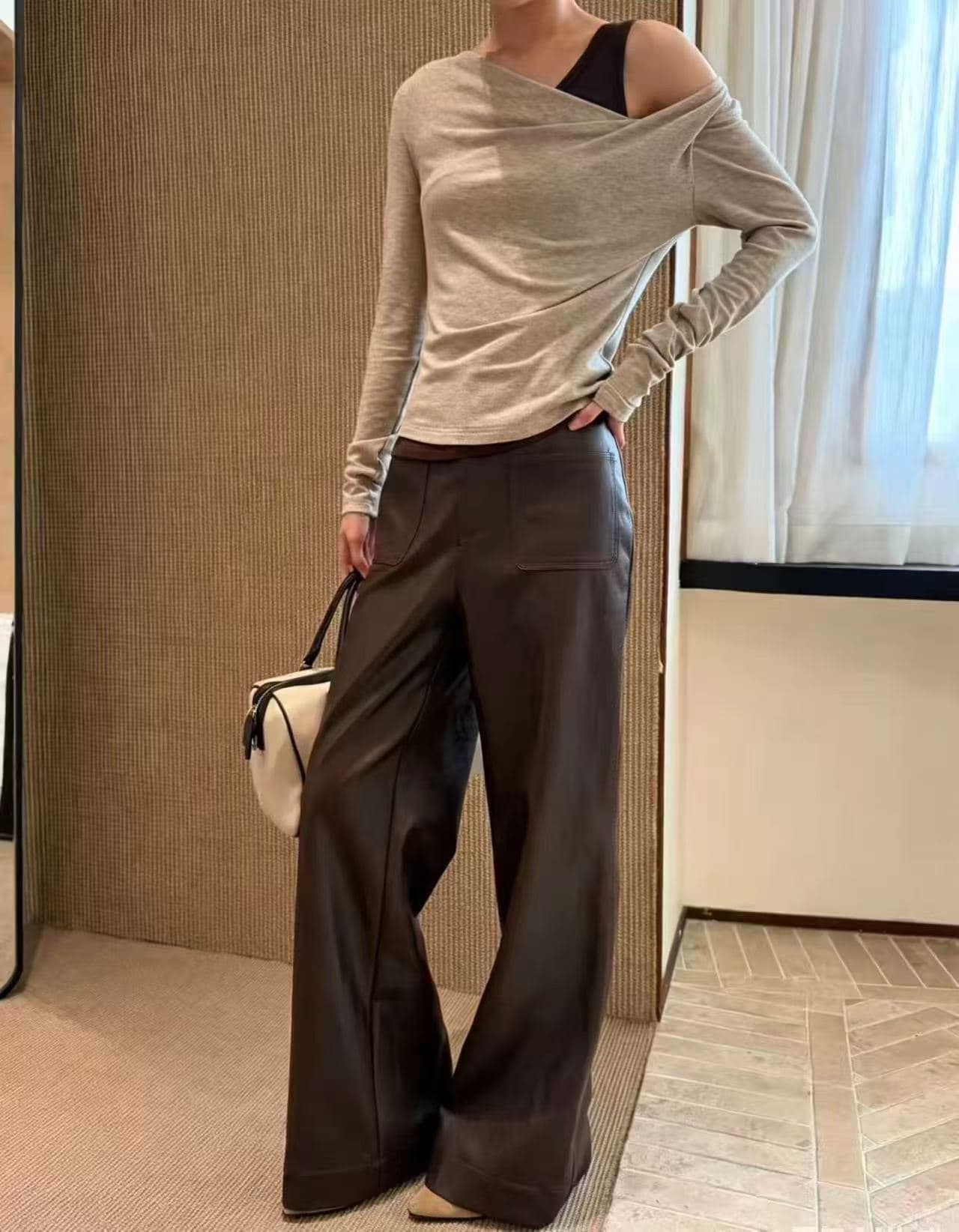 비스듬한 어깨 의류 여성 가을 의상 새로운 새는 어깨 흔들다 칼라 몸매 가꾸기 주간 실크 양모 페이크 레이어드 긴팔 만나는 티셔츠 8688 상세 이미지 7