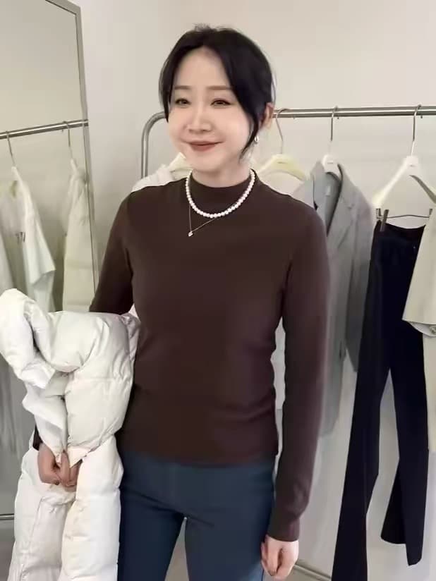 화이트 반하이넥 기본 셔츠 여성 2026 봄 가을 새로운 고급 다용도 작은 스탠드 칼라 티셔츠 슬림해 보이는 외국 가스 인사이드 가져 가라. 상세 이미지 3