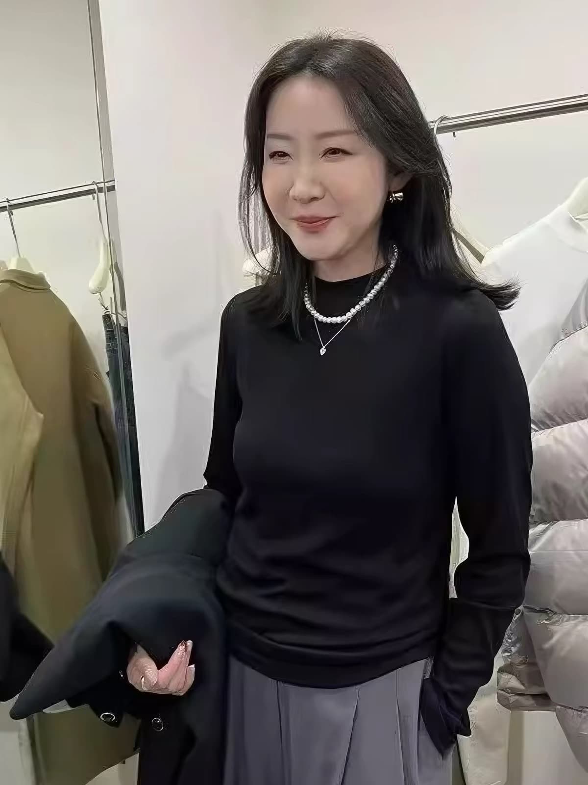 화이트 반하이넥 기본 셔츠 여성 2026 봄 가을 새로운 고급 다용도 작은 스탠드 칼라 티셔츠 슬림해 보이는 외국 가스 인사이드 가져 가라. 상세 이미지 5
