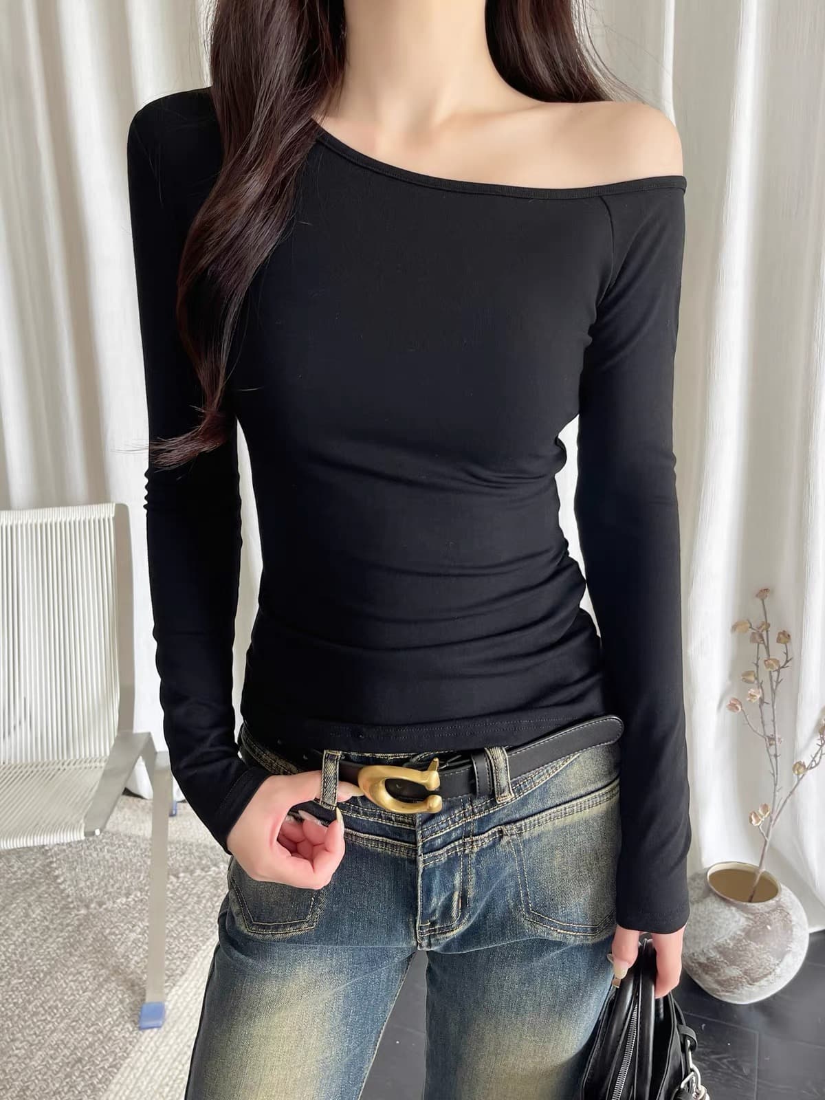 이른 가을 고유 한 아름다운 검정색 한 단어 비스듬한 어깨 긴팔 티셔츠 여성 몸매 가꾸기 오프숄더 고급 외국 가스 기본 셔츠 맨위 상세 이미지 4