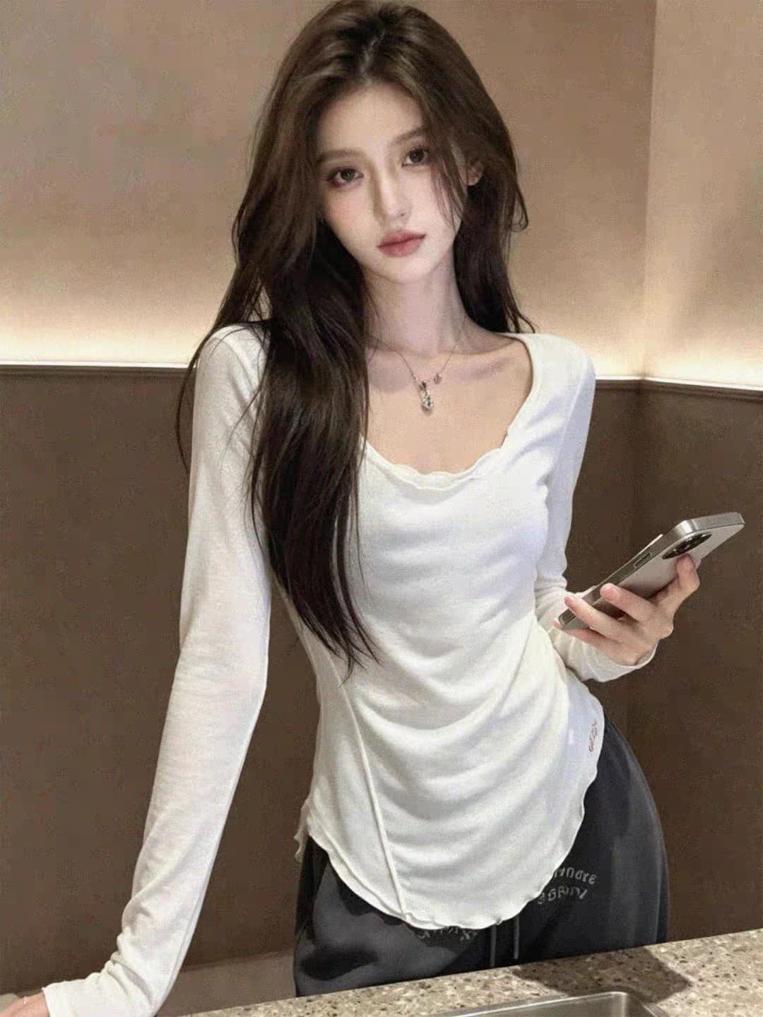 한 부서 chic Chic 화이트 u 칼라 긍정적 인 어깨 긴팔 티셔츠 여성 가을 작은 키 튀김 거리 고유 한 아름다운 맨위 서비스
