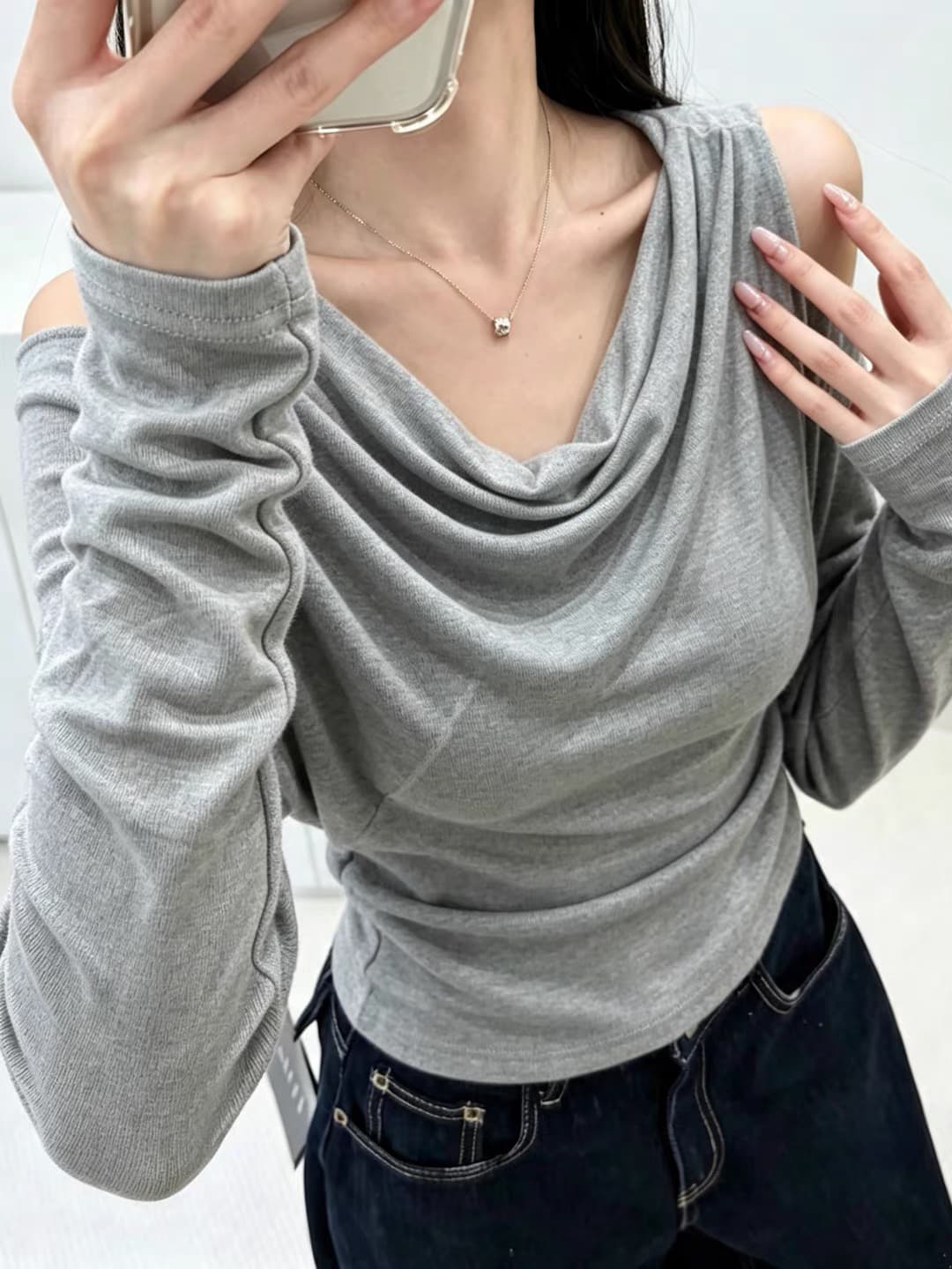 오프숄더 말뚝 더미 칼라 긴팔 티셔츠 여성 디자인 센스 흔들다 칼라 몸매 가꾸기 슬림해 보이는 표지 고기 맨위 이른 가을 열세 개 여성 의류 상세 이미지 5