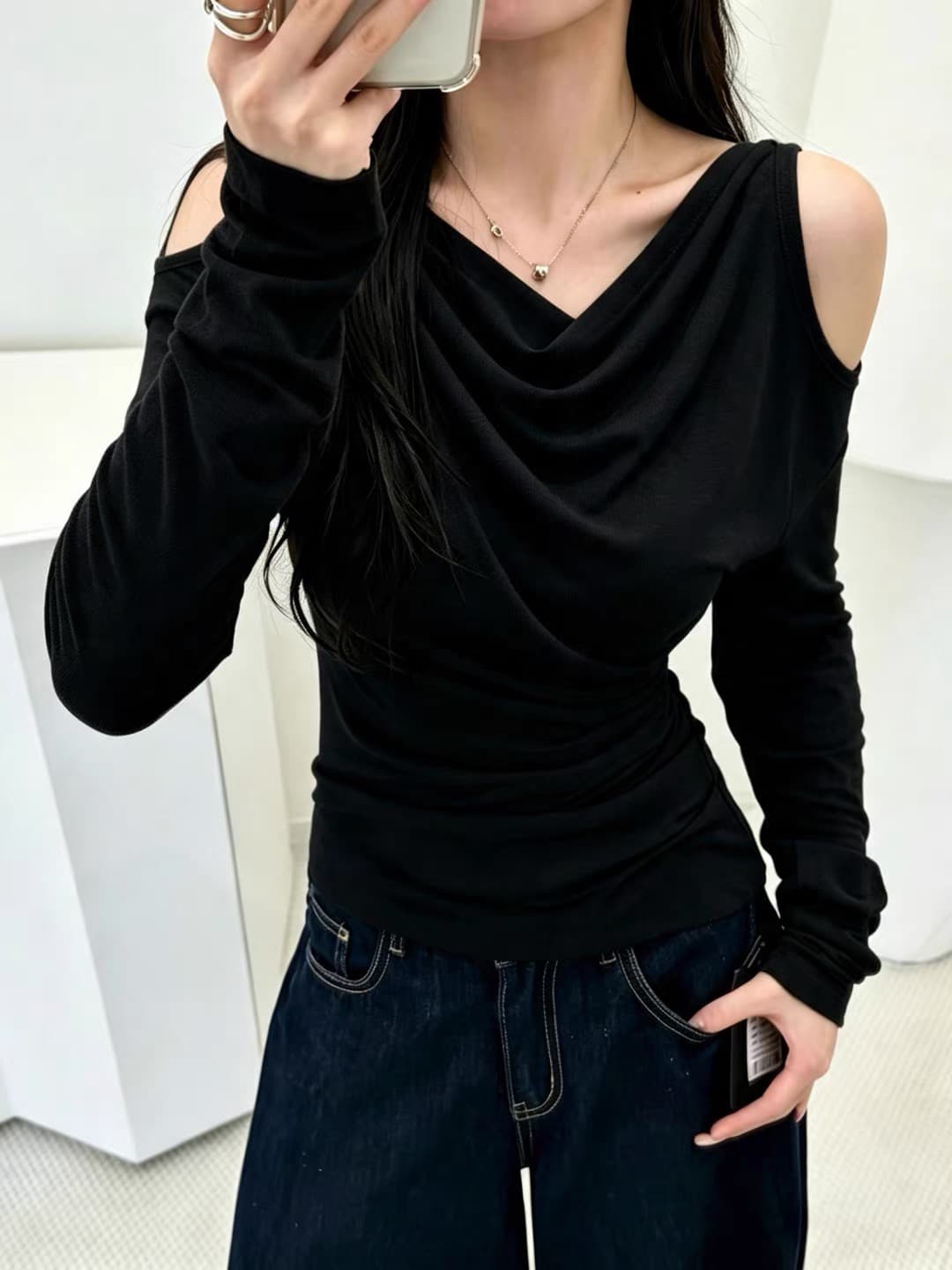 오프숄더 말뚝 더미 칼라 긴팔 티셔츠 여성 디자인 센스 흔들다 칼라 몸매 가꾸기 슬림해 보이는 표지 고기 맨위 이른 가을 열세 개 여성 의류 이미지 4