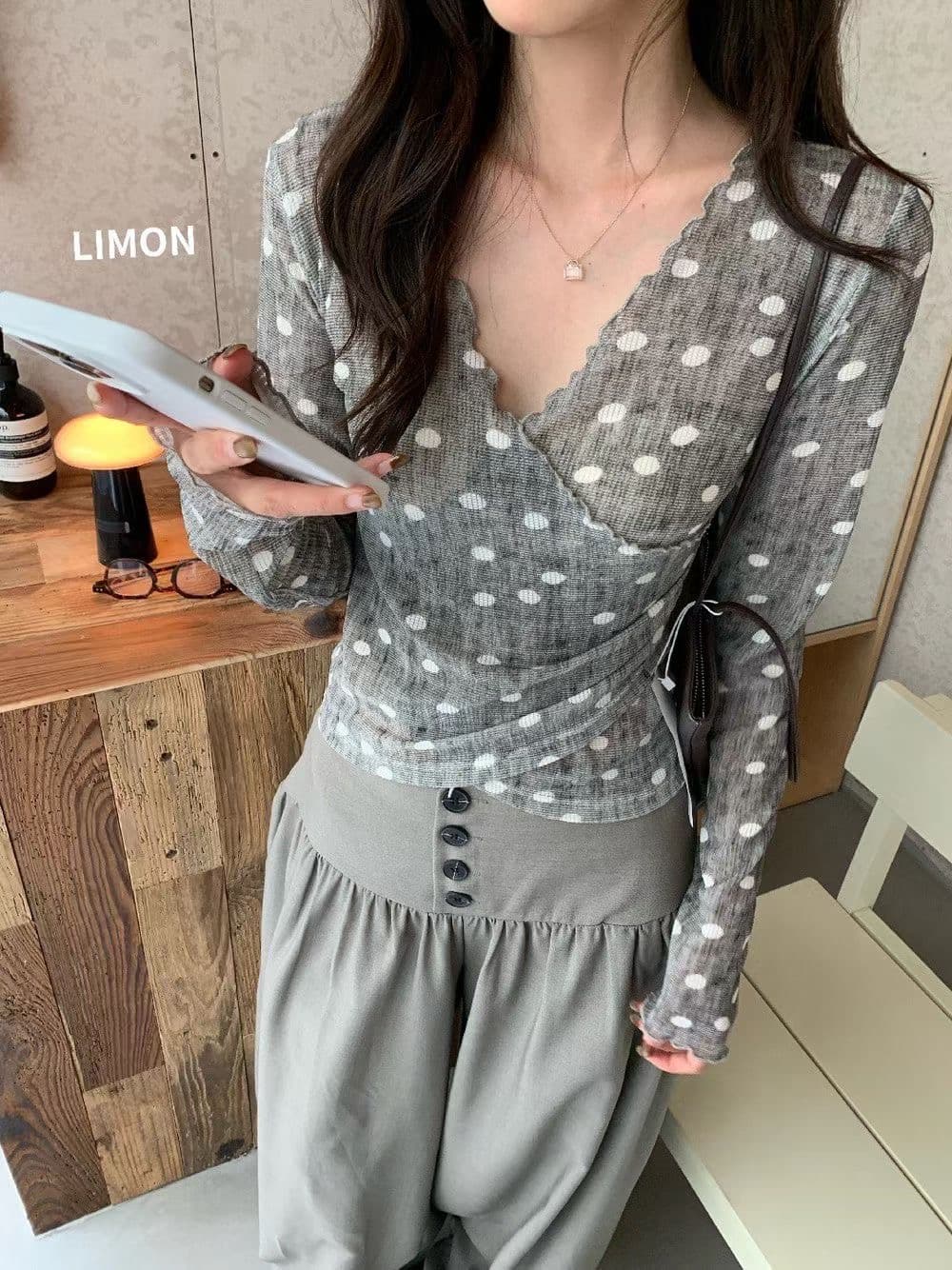 the limon 레몬 녹차 2026 가을 부드러운 바람 도트 무늬 V넥 긴팔 티셔츠 여성 몸매 가꾸기 다용도 맨위