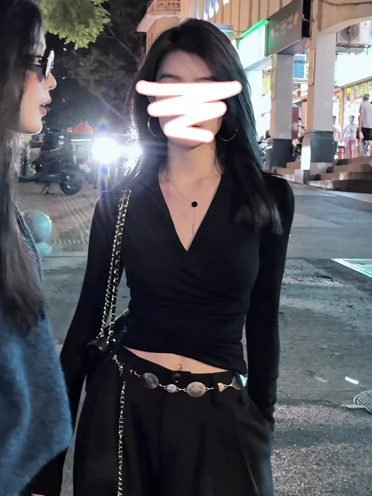 봄 프랑스식 레트로 십자가 V넥 긴팔 기본 셔츠 여성 2026 년 새로운 몸매 가꾸기 슬림해 보이는 쇼트 스타일 티셔츠 맨위