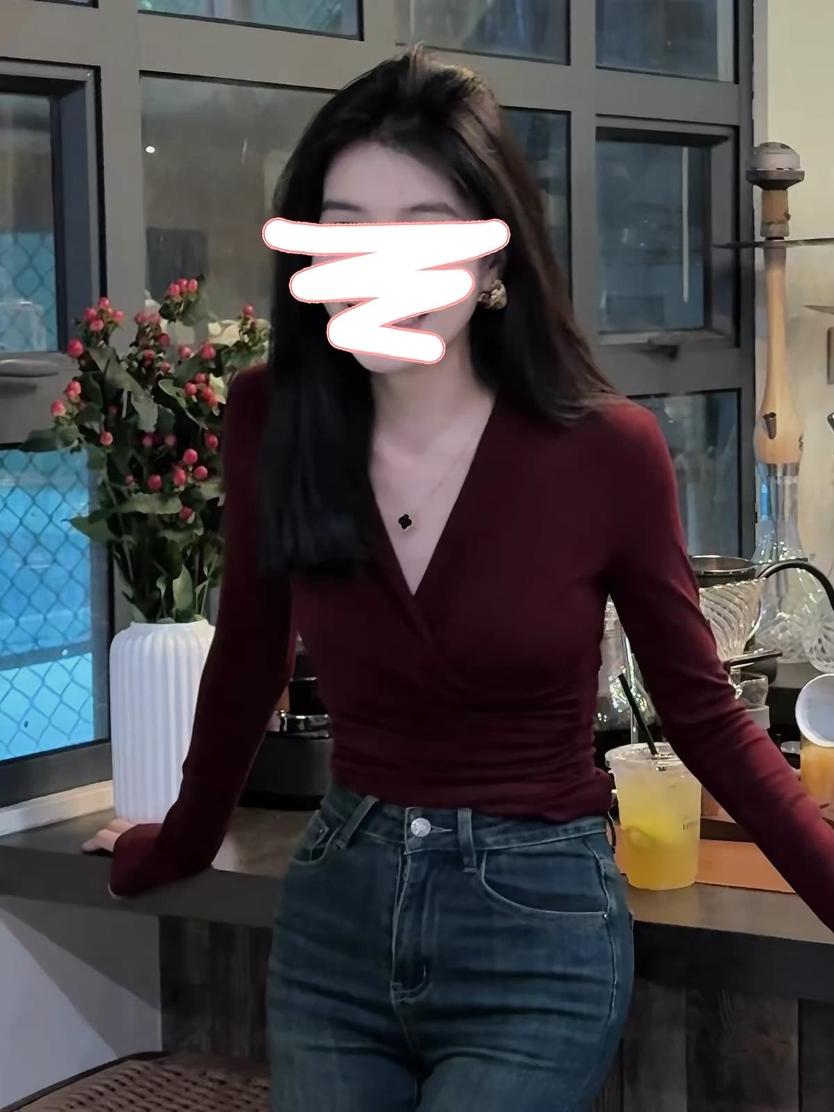 봄 프랑스식 레트로 십자가 V넥 긴팔 기본 셔츠 여성 2026 년 새로운 몸매 가꾸기 슬림해 보이는 쇼트 스타일 티셔츠 맨위 이미지 4