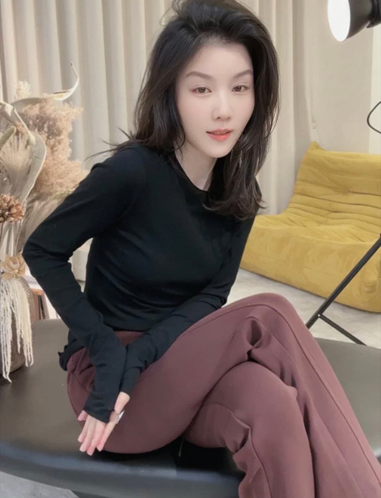 슈퍼 화재 연령 감소 핑크색 긴팔 티셔츠 여성 2026 새로운 폭발 봄 얇은 스타일 인사이드 가져 가라. 기본 셔츠 이른 봄 맨위 이미지 4