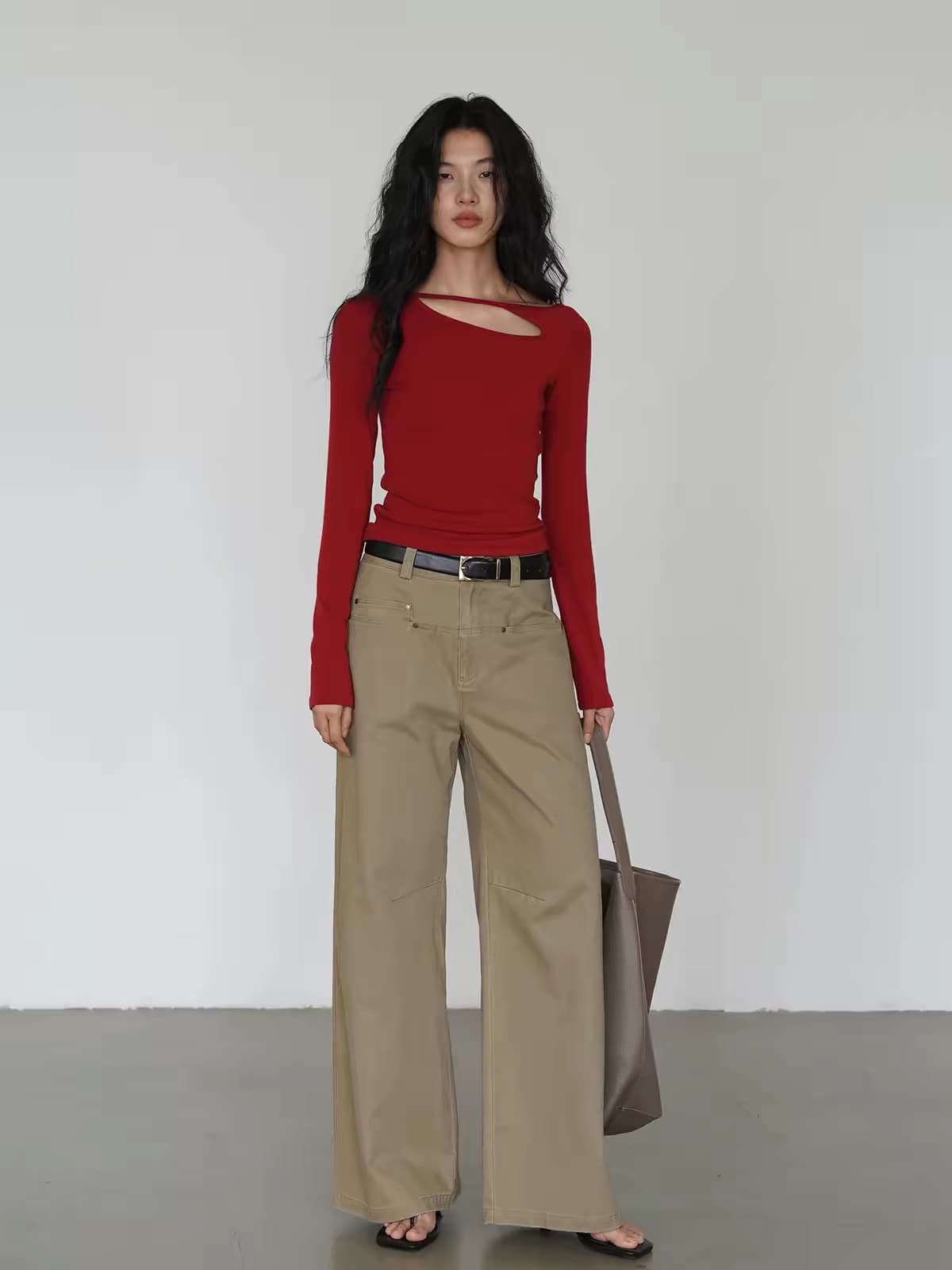 디자인 센스 홀로우 아웃 긴팔 티셔츠 여성 2026 봄 가을 비스듬한 칼라 인사이드 가져 가라. 기본 셔츠 오프숄더 쇄골 맨위 이미지 3