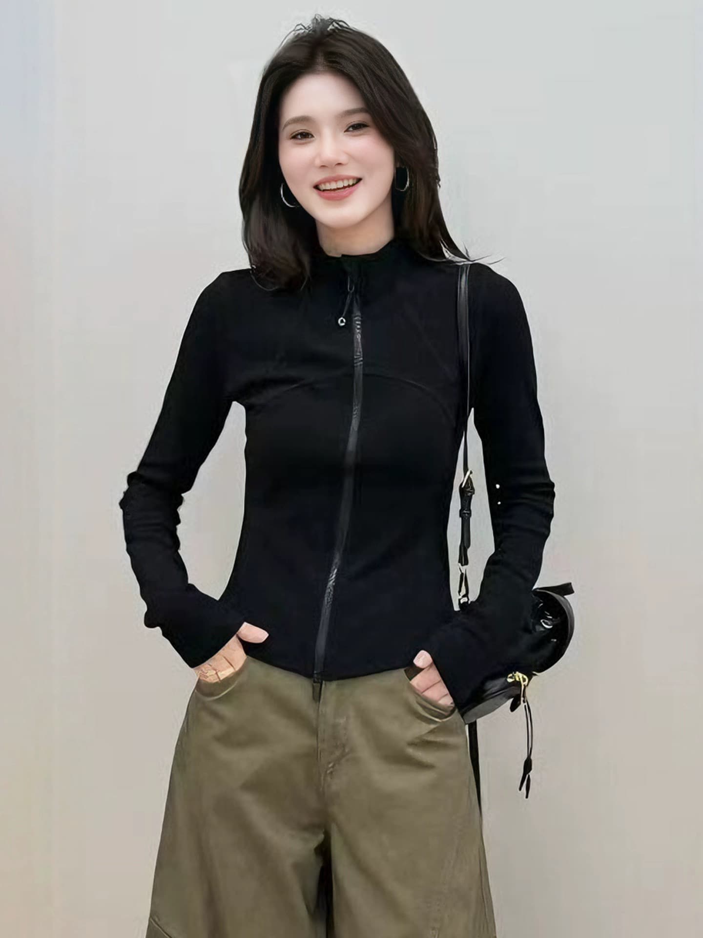 디자인 센스 더블 지퍼 스탠드 칼라 후드티 여성 2026 새로운 조기 가을 재킷 몸매 가꾸기 슬림해 보이는 쇼트 스타일 긴팔 맨위 상세 이미지 3