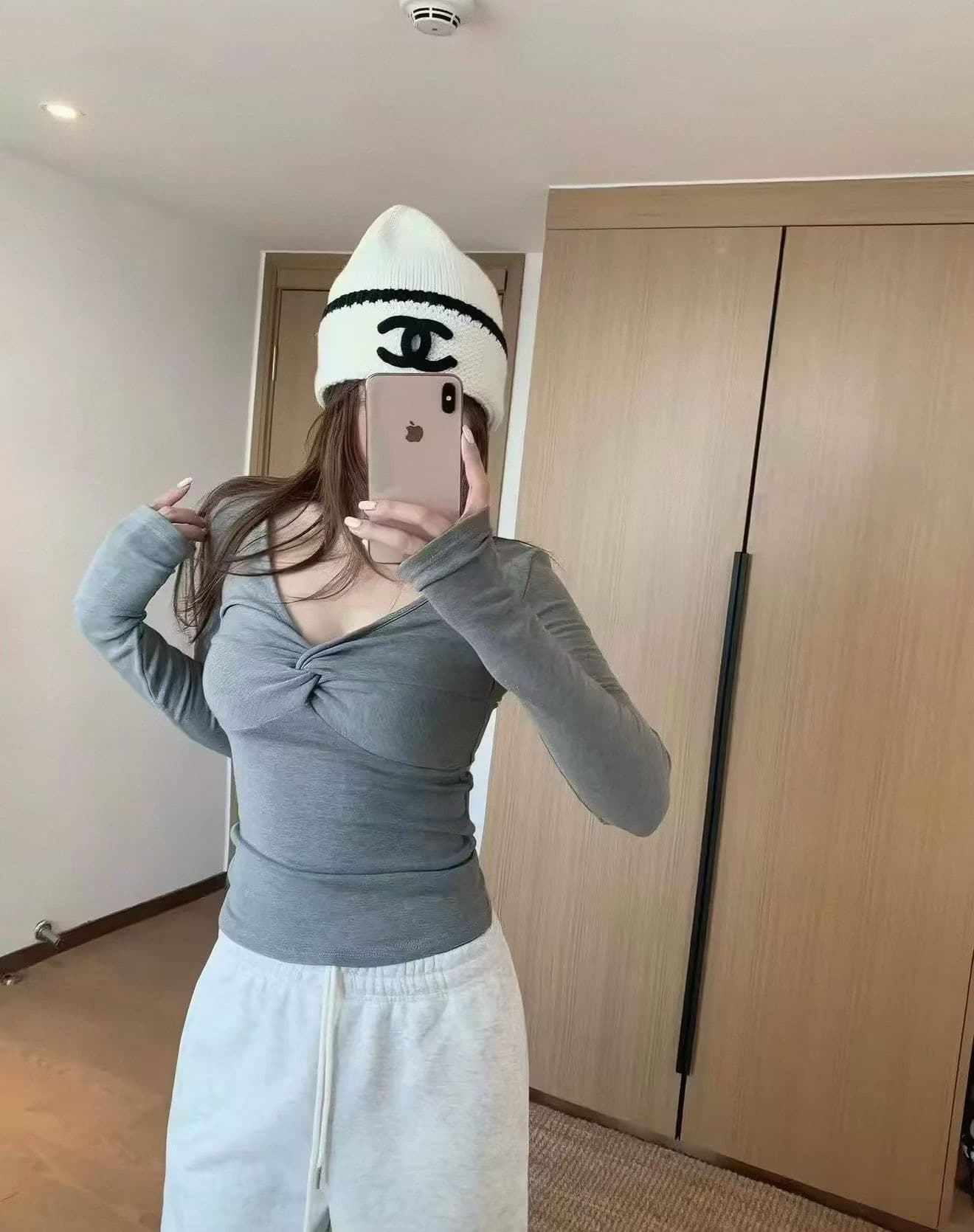 디자인 센스 작은 대중 비틀림 V넥 긴팔 티셔츠 여성 봄 가을 순수한 욕망 섹시함 몸매 가꾸기 허리 수축 인사이드 가져 가라. 기본 셔츠 맨위 상세 이미지 2