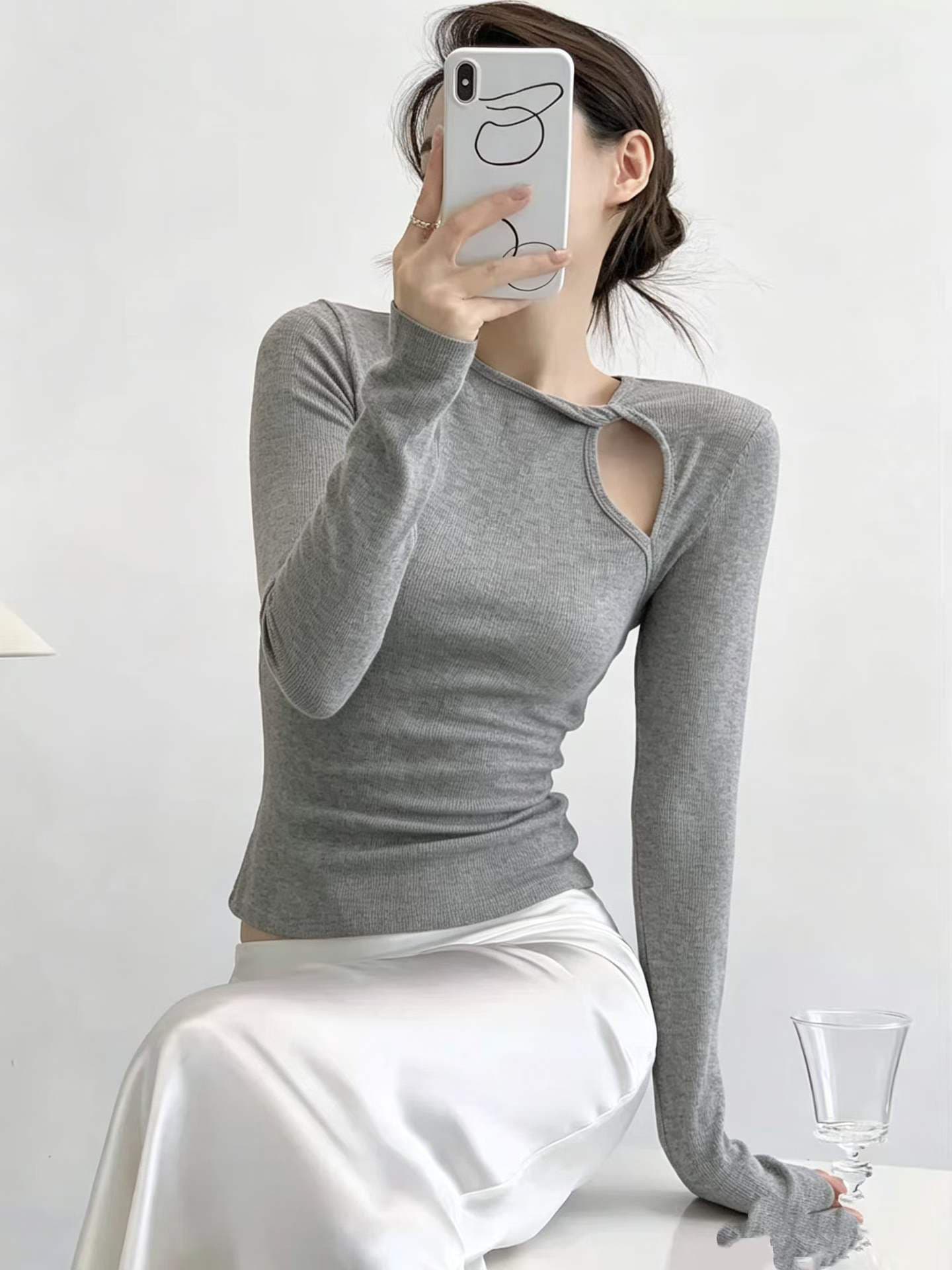 긴팔 티셔츠 여성 홀로우 아웃 디자인 센스 2026 년 가을 새로운 몸매 가꾸기 얇은 스타일 인사이드 가져 가라. 기본 셔츠 비틀림 맨위 상세 이미지 7