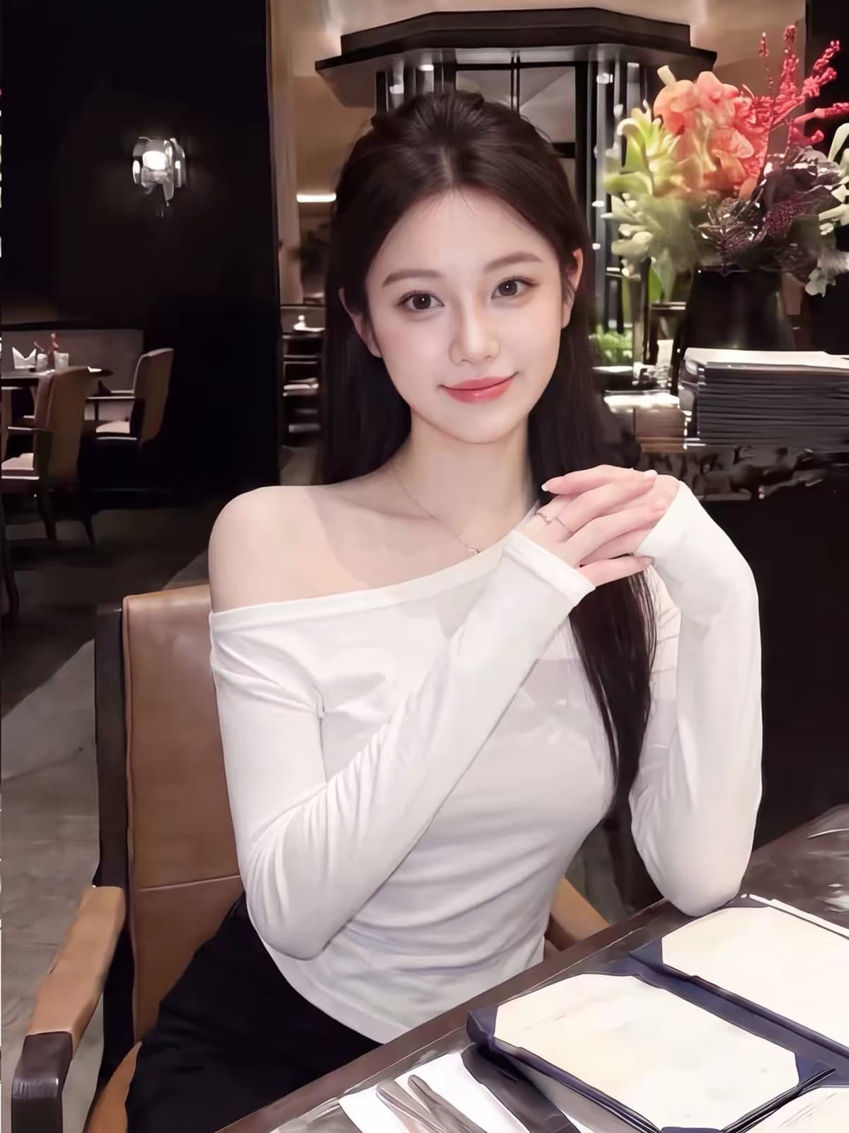 한 부서 화이트 오프숄더 긴팔 티셔츠 여성 2026 가을 새로운 순수한 욕망 미니멀리즘 몸매 가꾸기 슬림해 보이는 품격 맨위 이미지 3