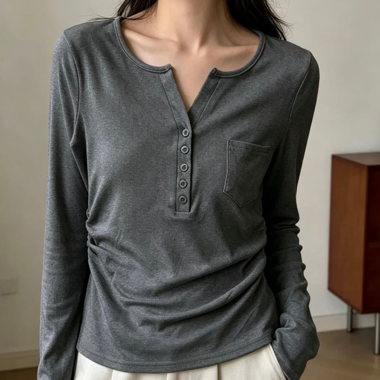 순수한 욕망 바람 반 개방 버클 V넥 긴팔 티셔츠 여성 조기 가을 새로운 일방적 인 주머니 기본 셔츠 주름 허리 수축 맨위 이미지 5